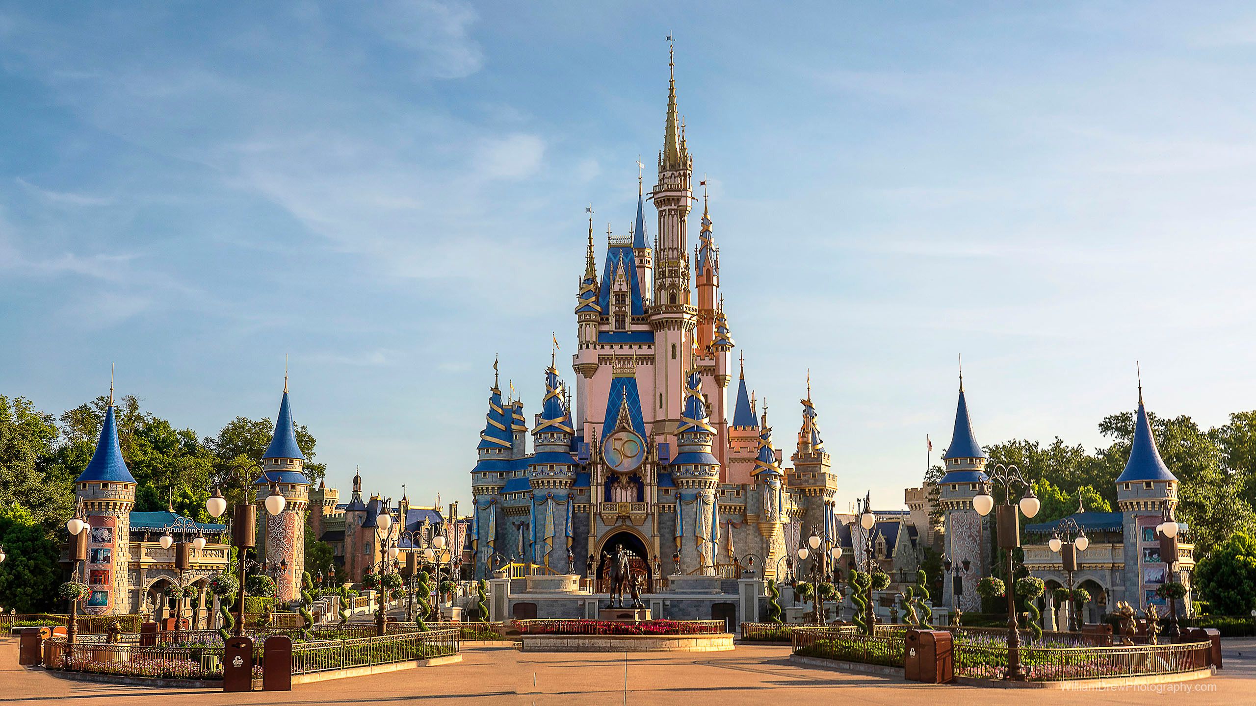 2560x1440 Free Disney World Desktop Wallpaper in 4K. Cinderella Castle & EPCOT