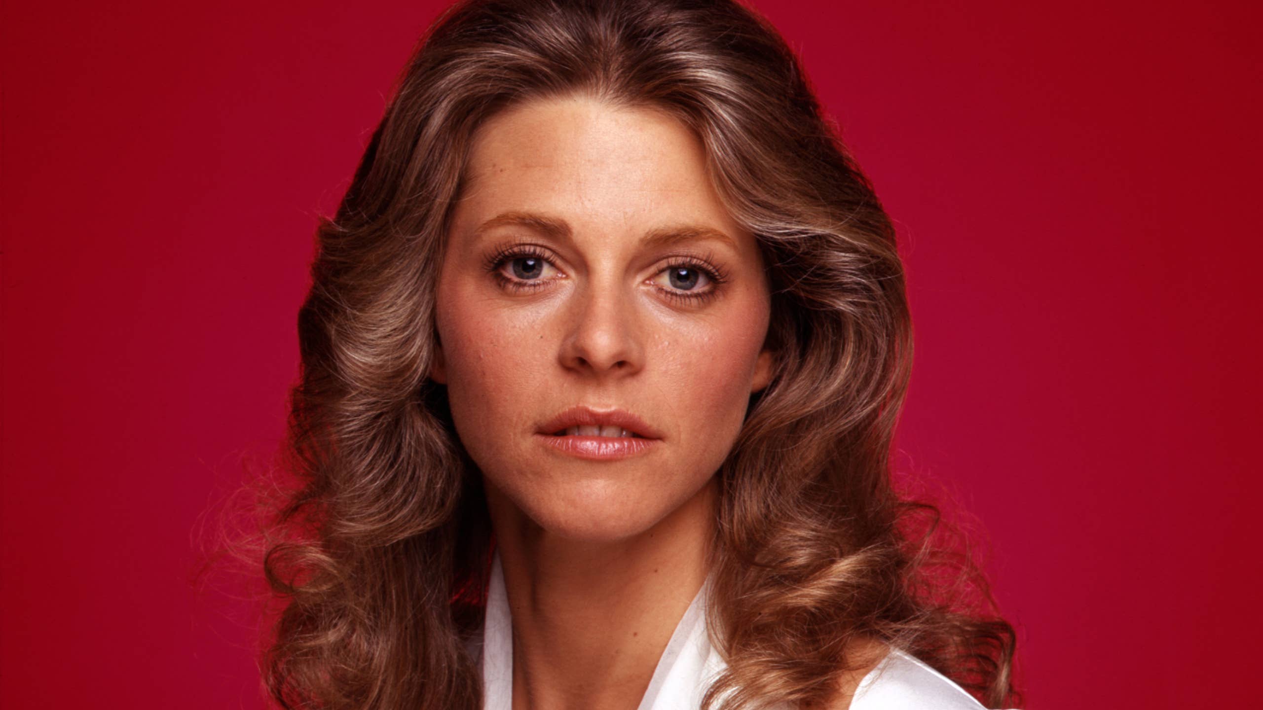 2560x1440 Bionic Woman' Star Lindsay Wagner, Is a Blonde Beauty