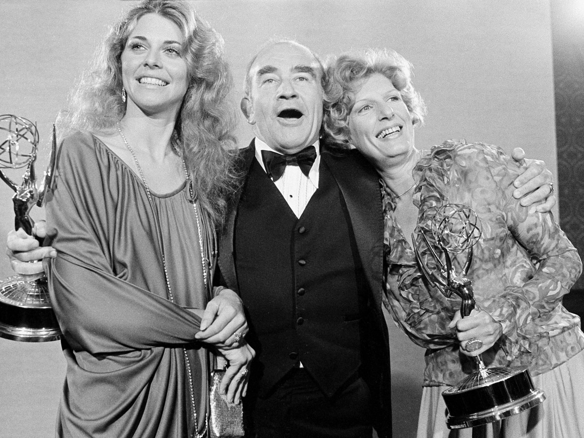 1920x1440 Download Nancy Marchand Lindsay Wagner Ed Asner Wallpaper