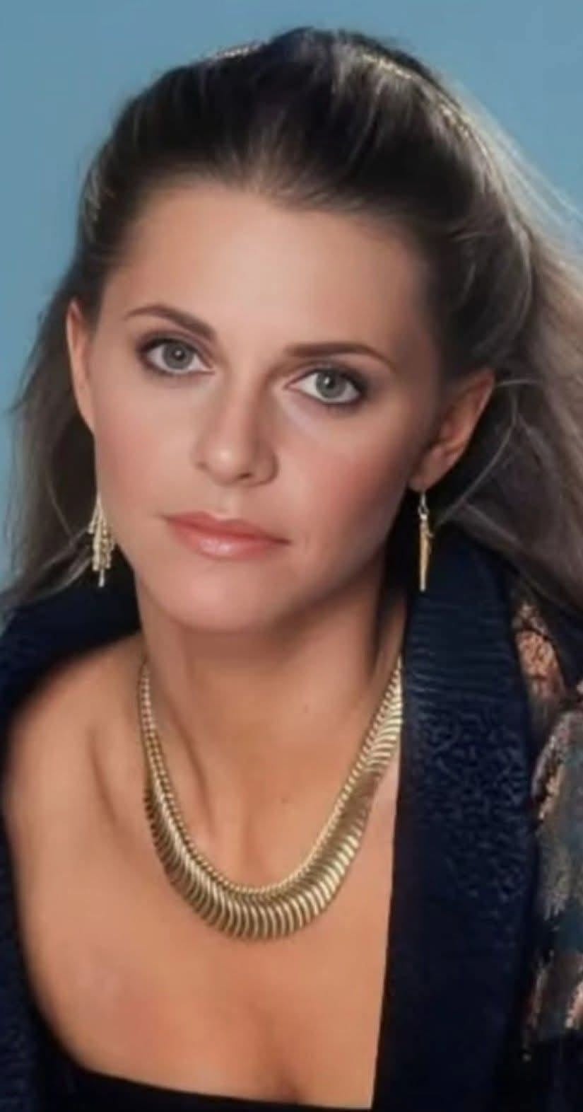 825x1572 Lindsay Wagner ideas. lindsey wagner 70s, lindsey wagner, lindsay wagner