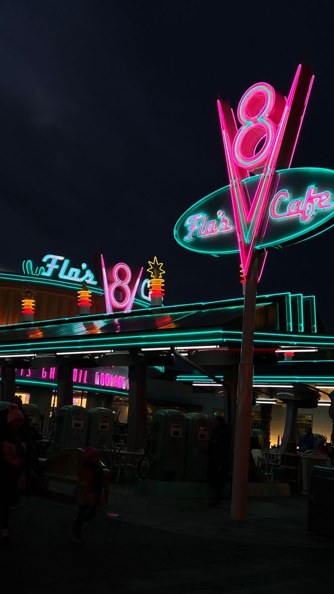 675x1200 Flo's Cafe