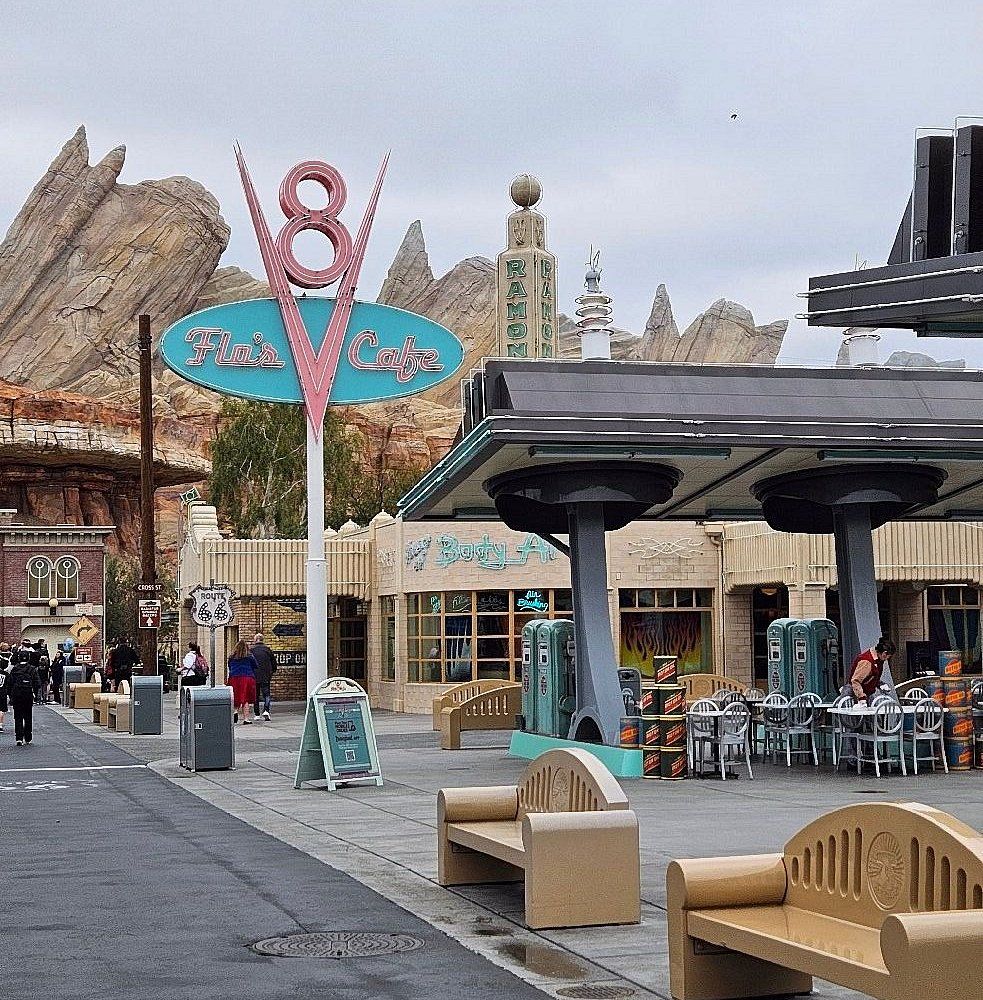 983x1000 FLO'S V8 CAFE, Anaheim, Prices & Restaurant Reviews