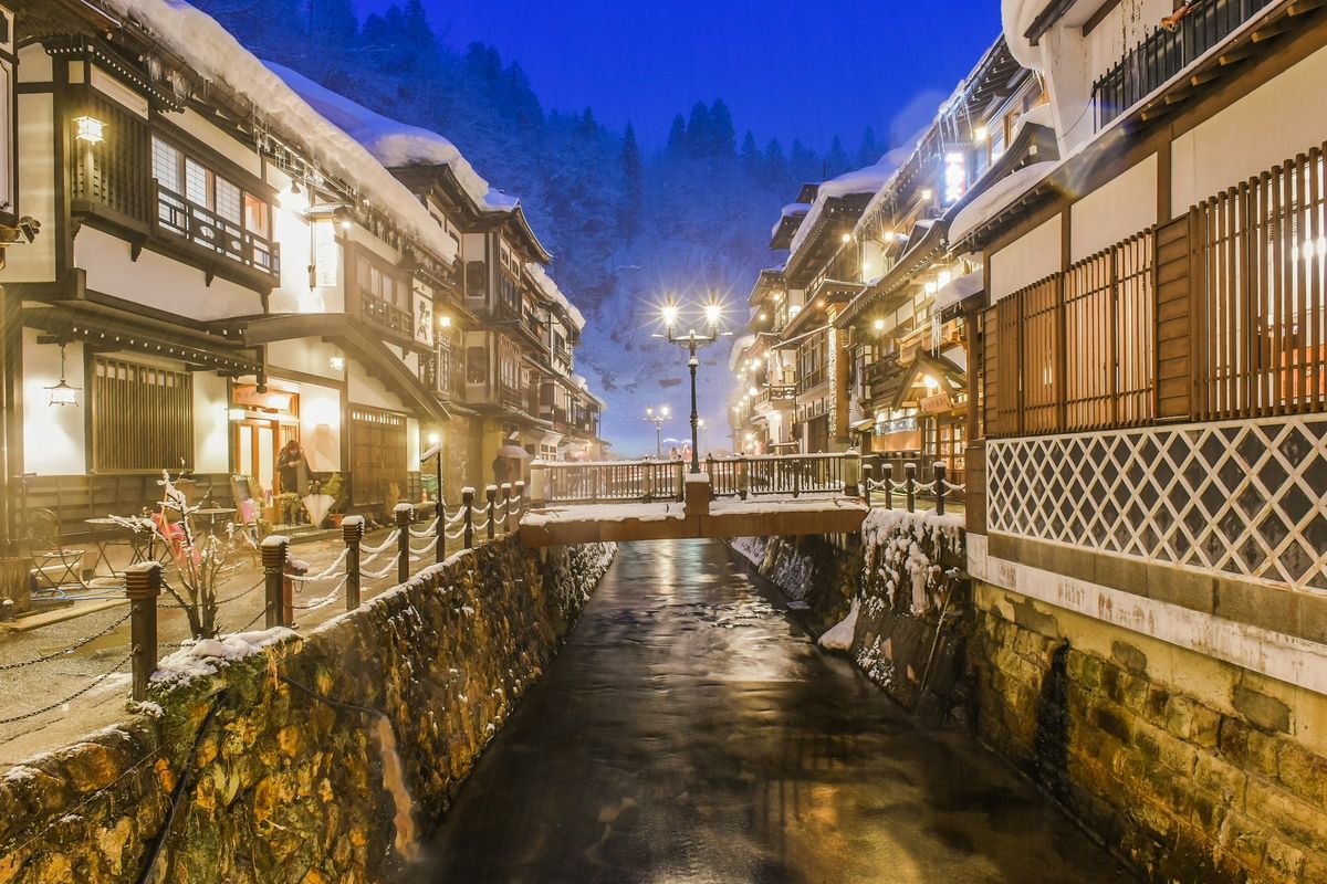 1200x800 Ginzan Onsen Yamagata: Taisho Era Wooden Inns By Lantern. JeePe Travel Guide