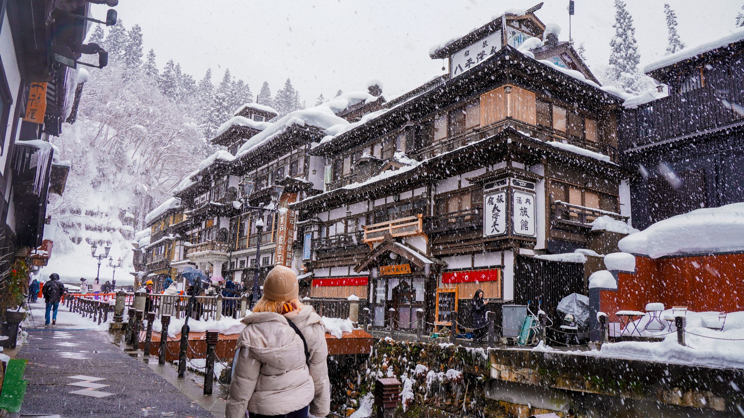 2560x1440 Ginzan Onsen Guide: Tips, Transport & Where to Stay
