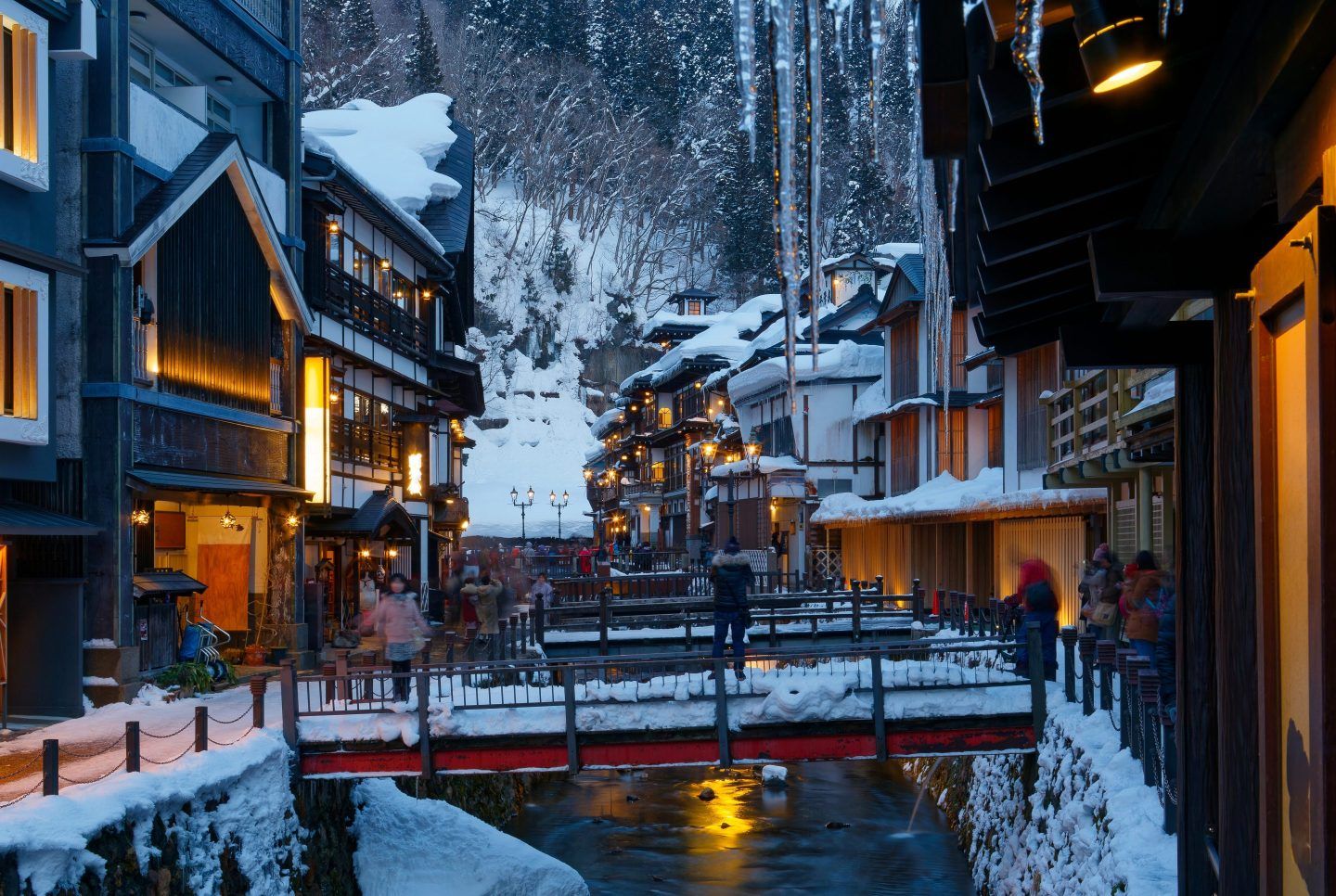 1440x966 This snowy Japanese town is cracking down on tourism after traffic jams blocked emergency vehicles
