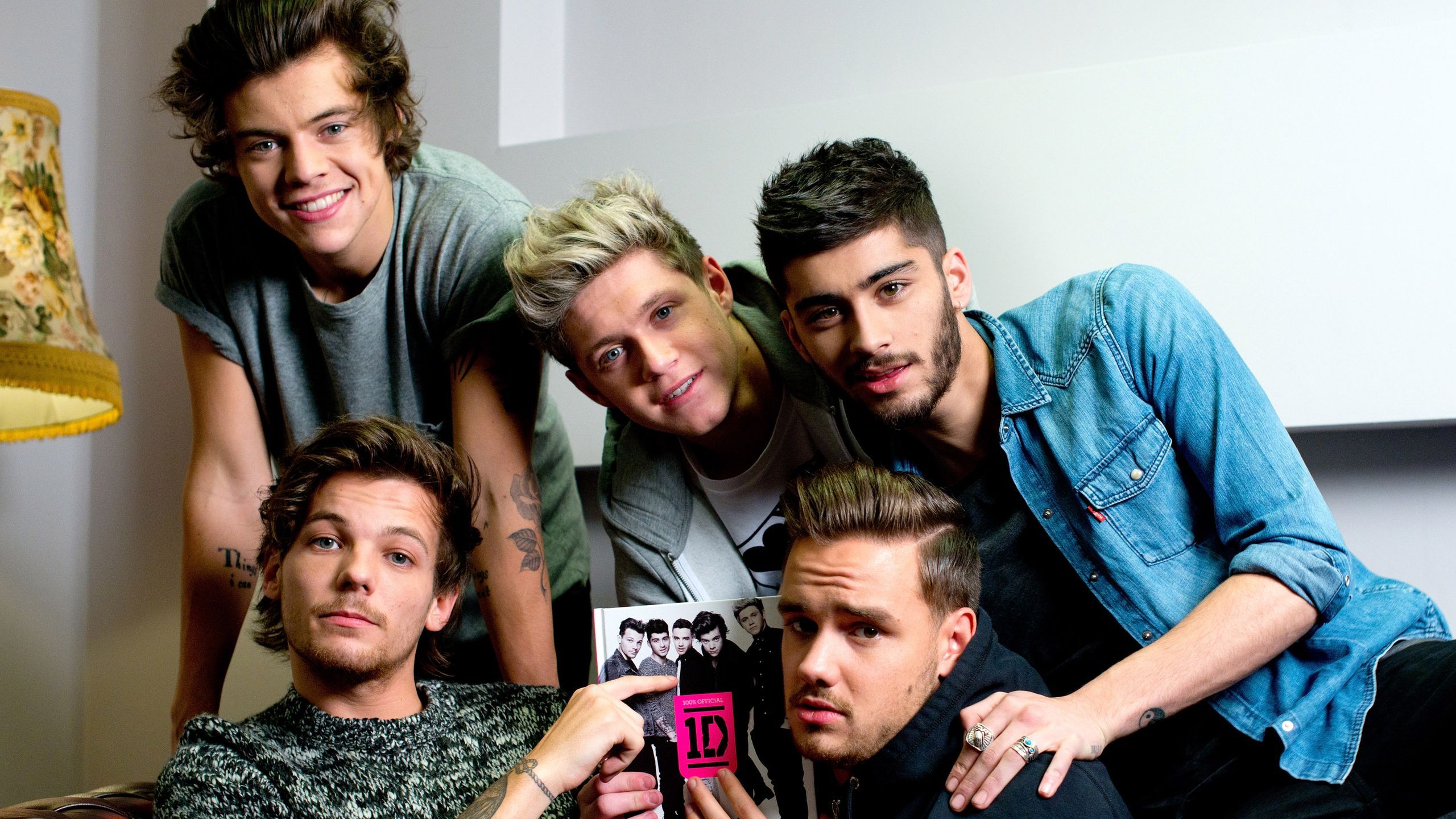 2560x1440 Harry Styles Says One Direction Don't Compare Themselves to Each Other