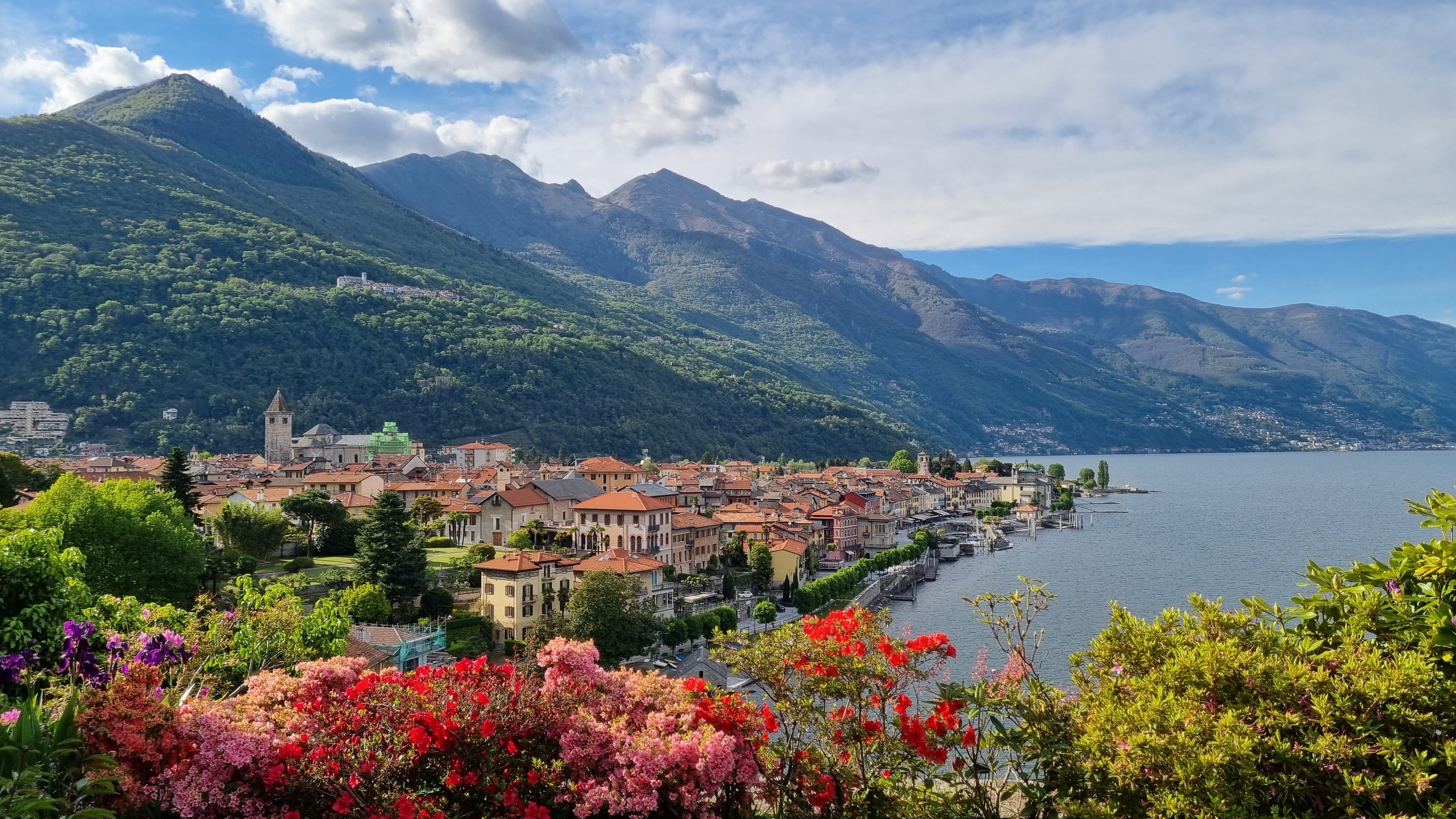4032x2268 Beautiful photo of the Italian Lakes