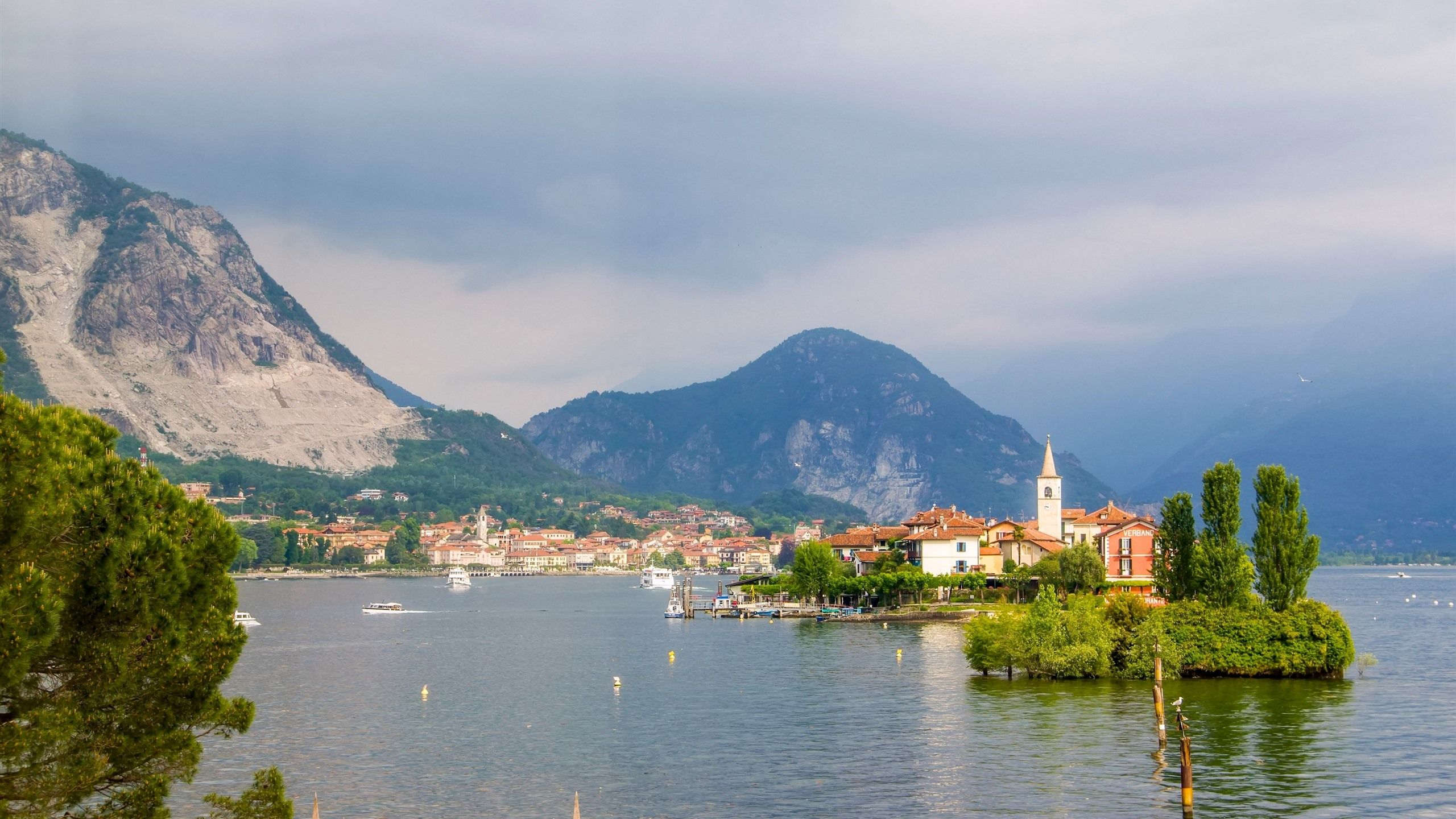 2560x1440 Wallpaper Island of the Fishermen, Lake Maggiore, Italy 2880x1800 Picture, Image