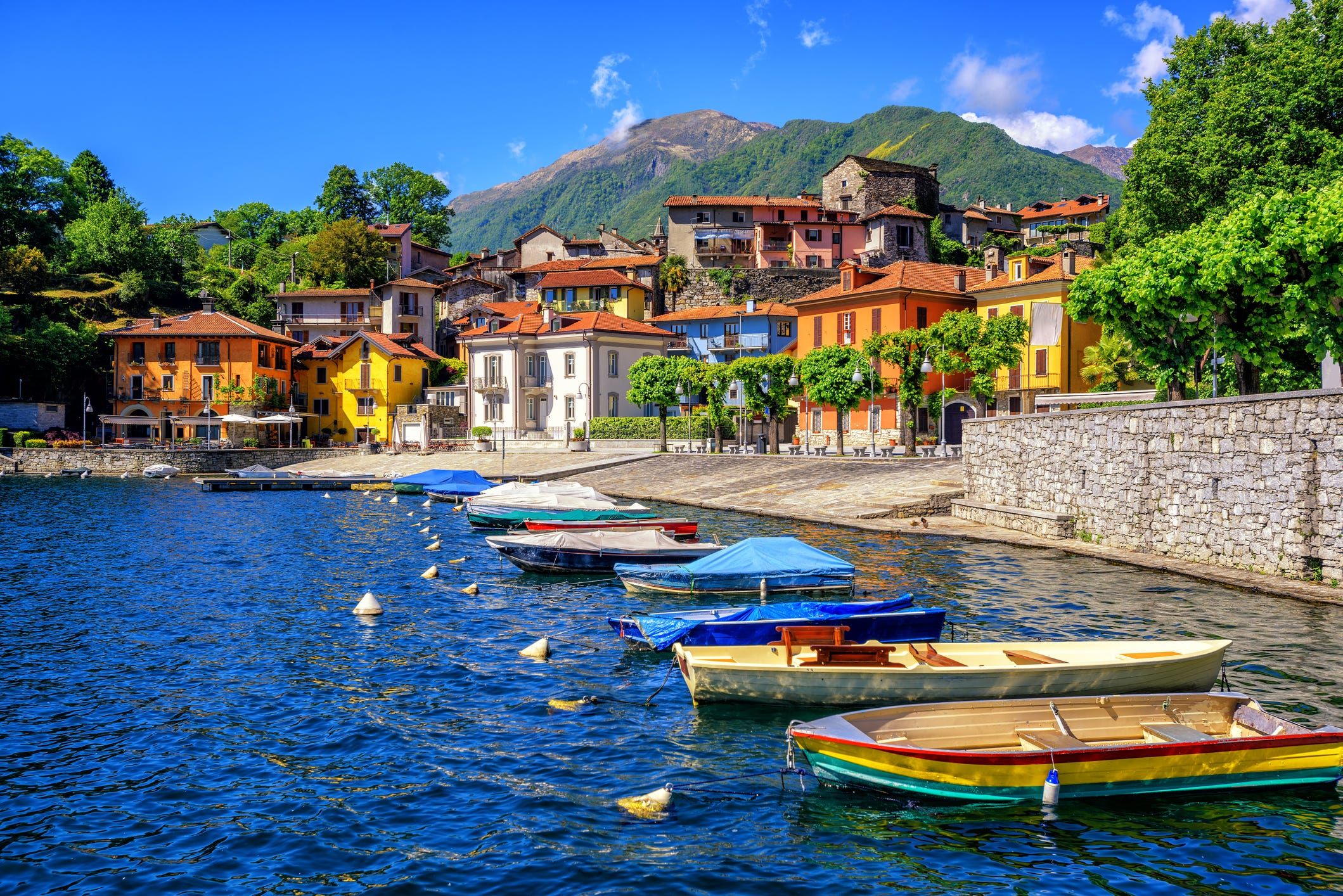 2119x1414 Beautiful photo of the Italian Lakes