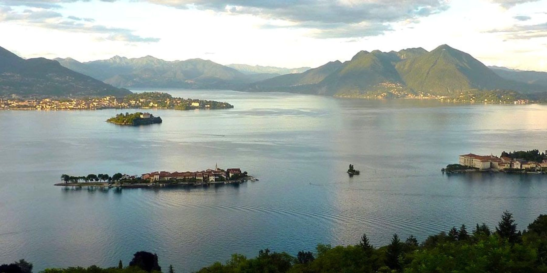 1800x900 The Beautiful Lake Maggiore