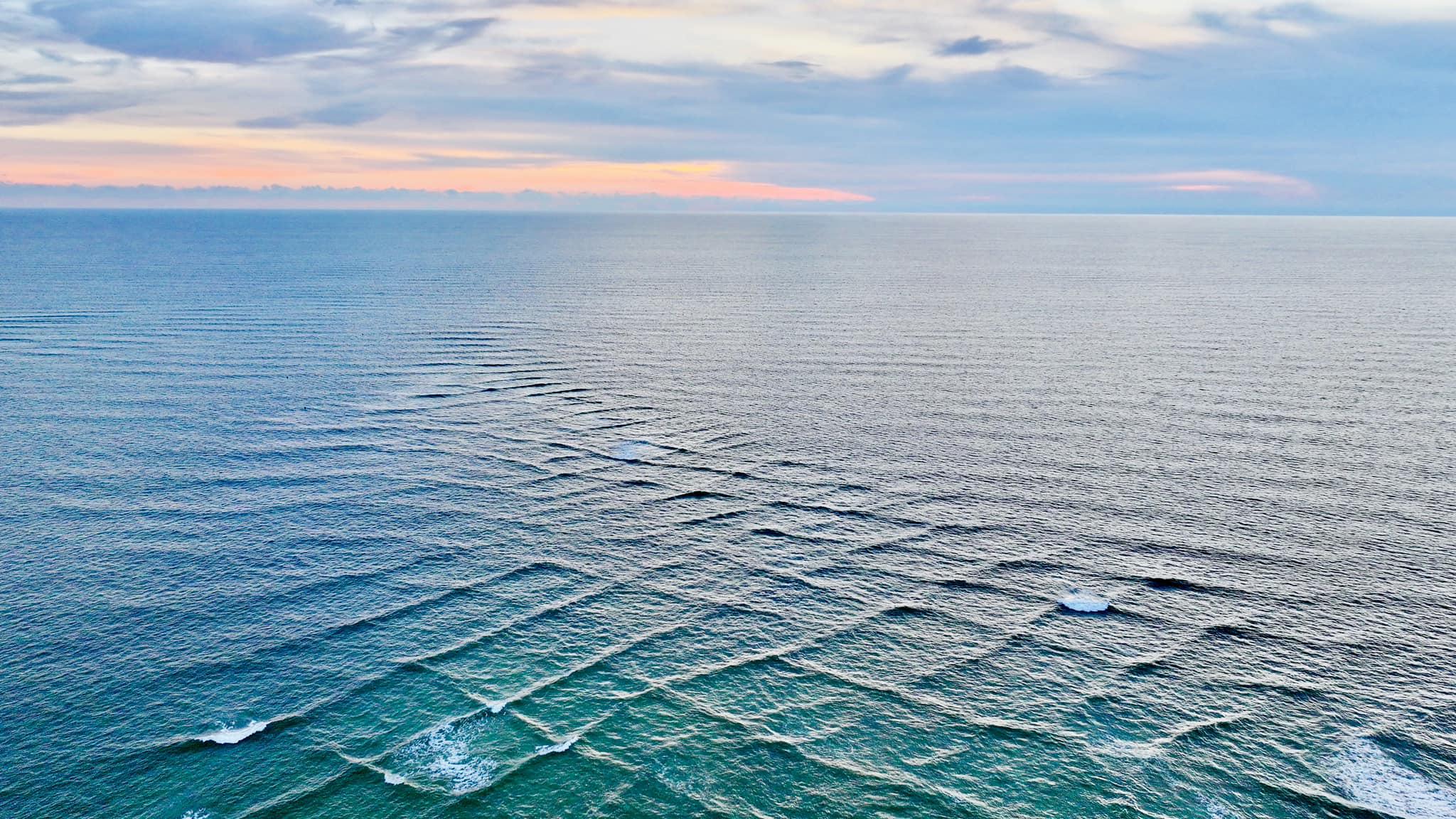 2048x1152 Square waves” off of Anna Maria Island, Florida