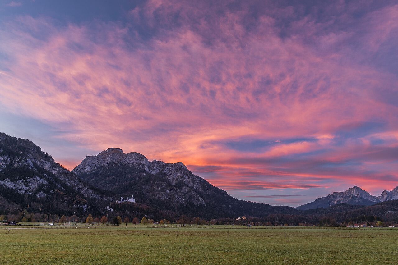 1280x853 Sunrise over Neuschwanstein Castle, Fussen, Bavaria, Germany. Landscape graphy