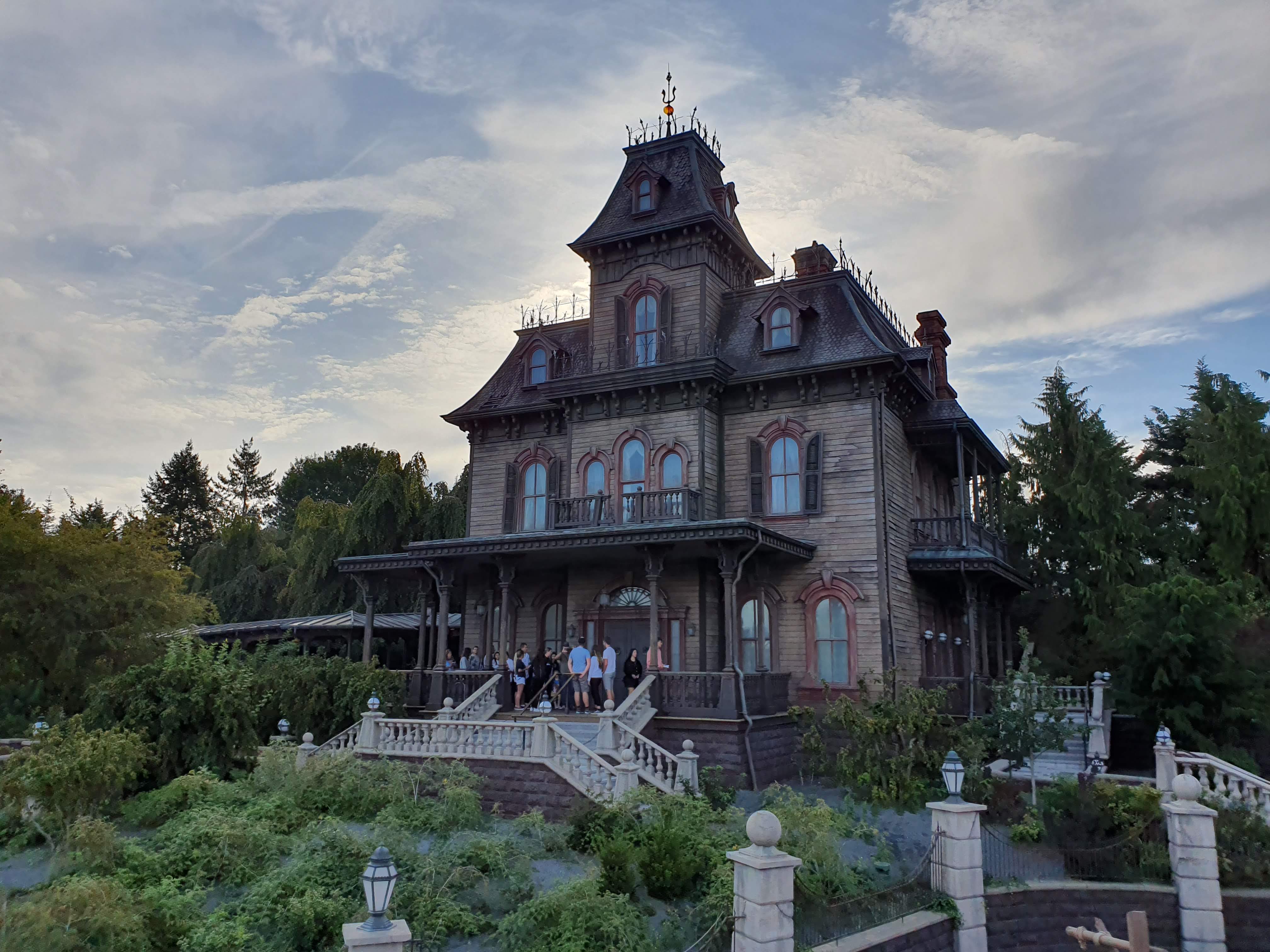 4032x3024 Phantom Manor