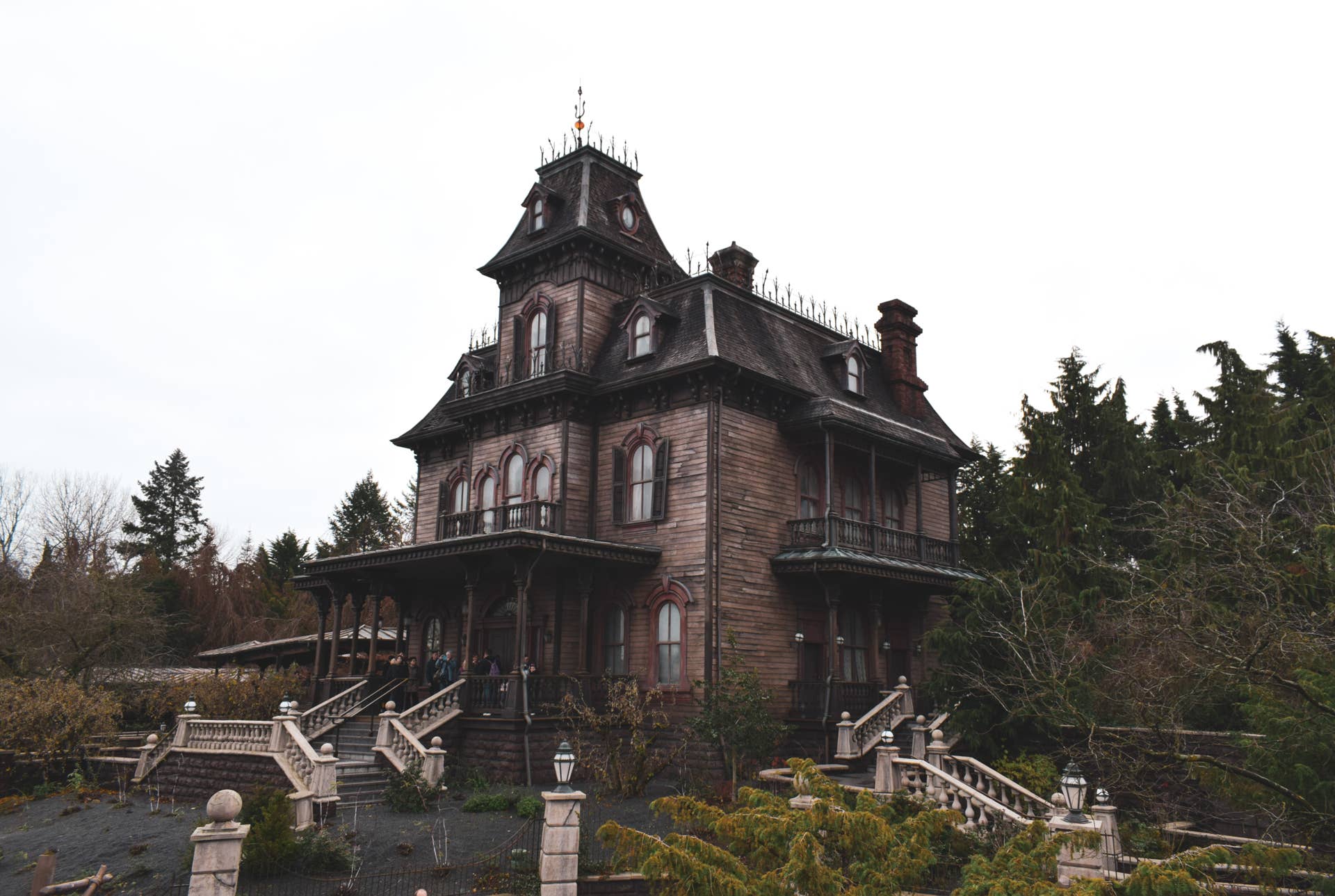 1920x1289 Mom Warns Disneyland Paris Visitors About a Super Scary Park Attraction