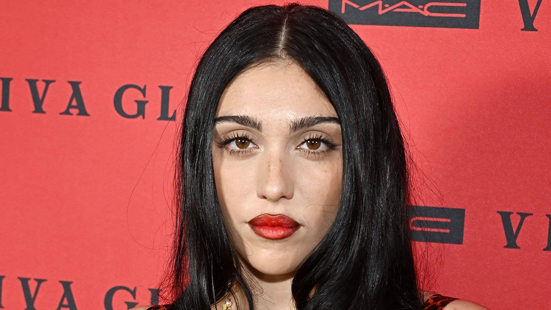 1920x1080 Madonna's daughter Lourdes Leon displays tiny waist in skintight dress for sizzling red carpet appearance