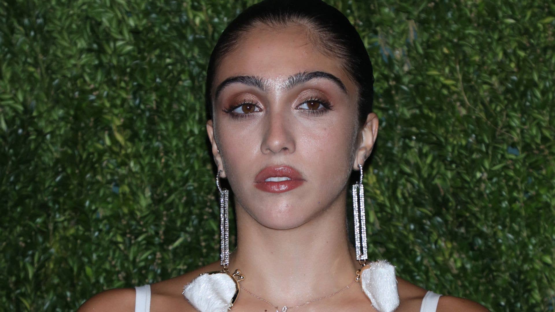 1920x1080 Madonna's daughter Lourdes Leon stuns in very risqué nude outfit