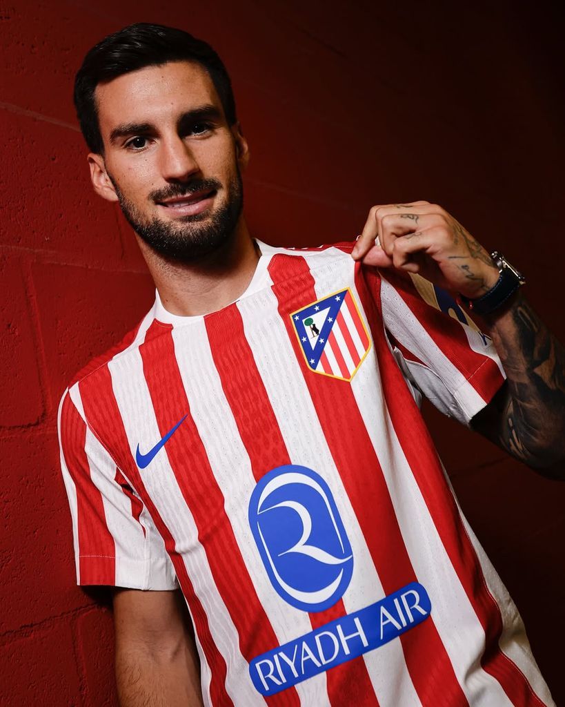 819x1024 El orgullo de la novia de Álex Baena y la emoción de su familia tras su gran día en el Atlético de Madrid
