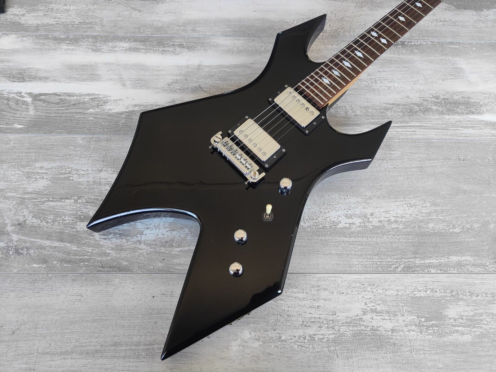 1600x1200 2000's BC Rich Warlock (Black)