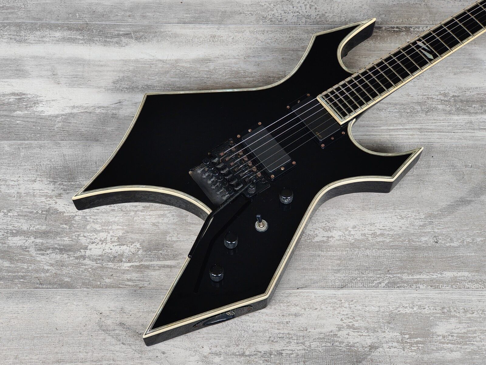 1600x1200 B.C Rich NJ Deluxe Warlock W EMG's (Onyx Black)