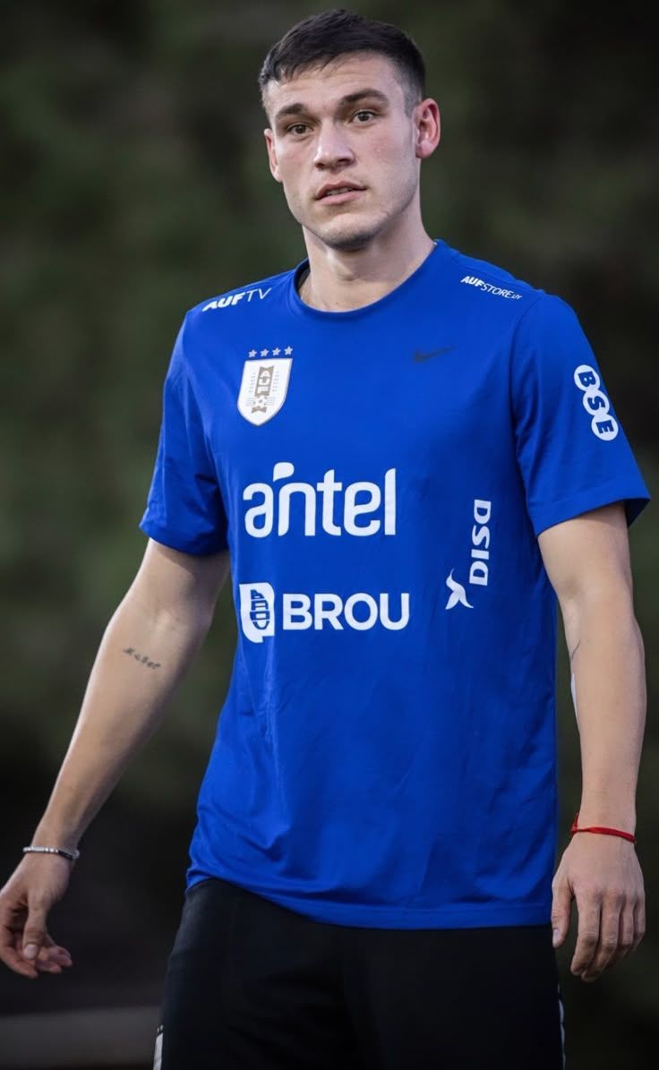 736x1195 Manuel Ugarte