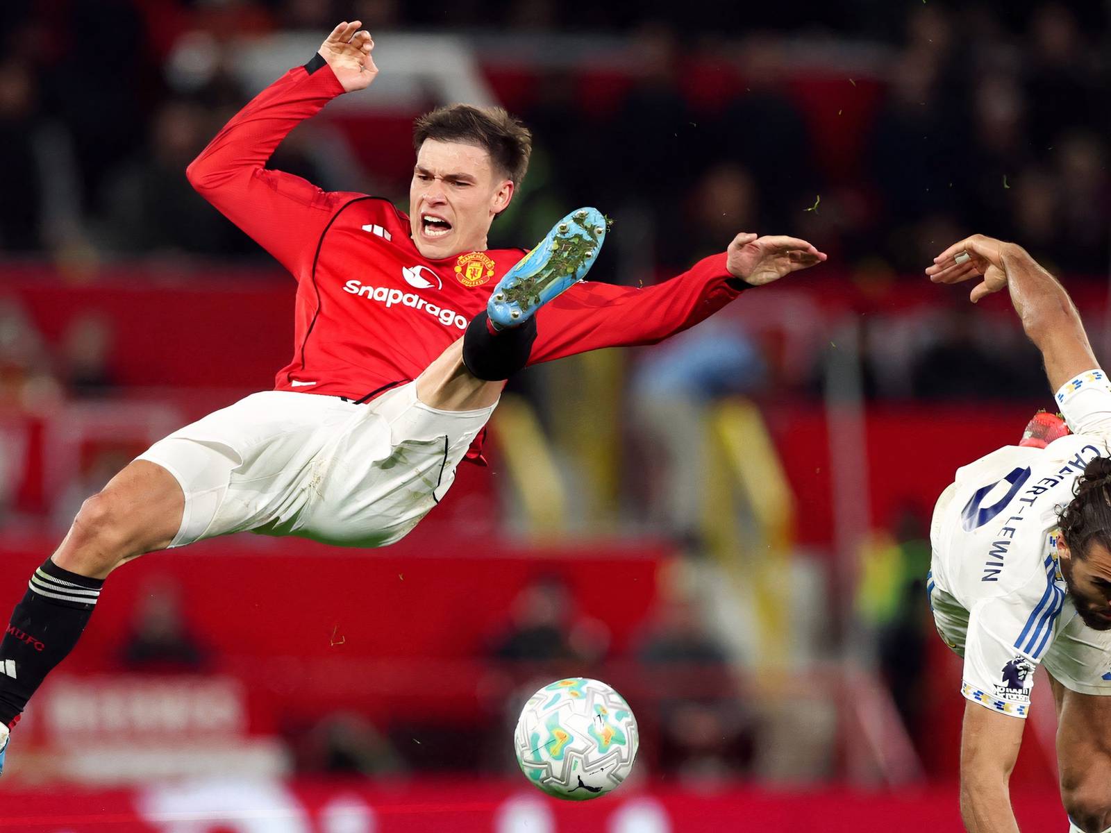 1600x1200 As bad as Ugarte: Man Utd star must never start for the club again after Leeds