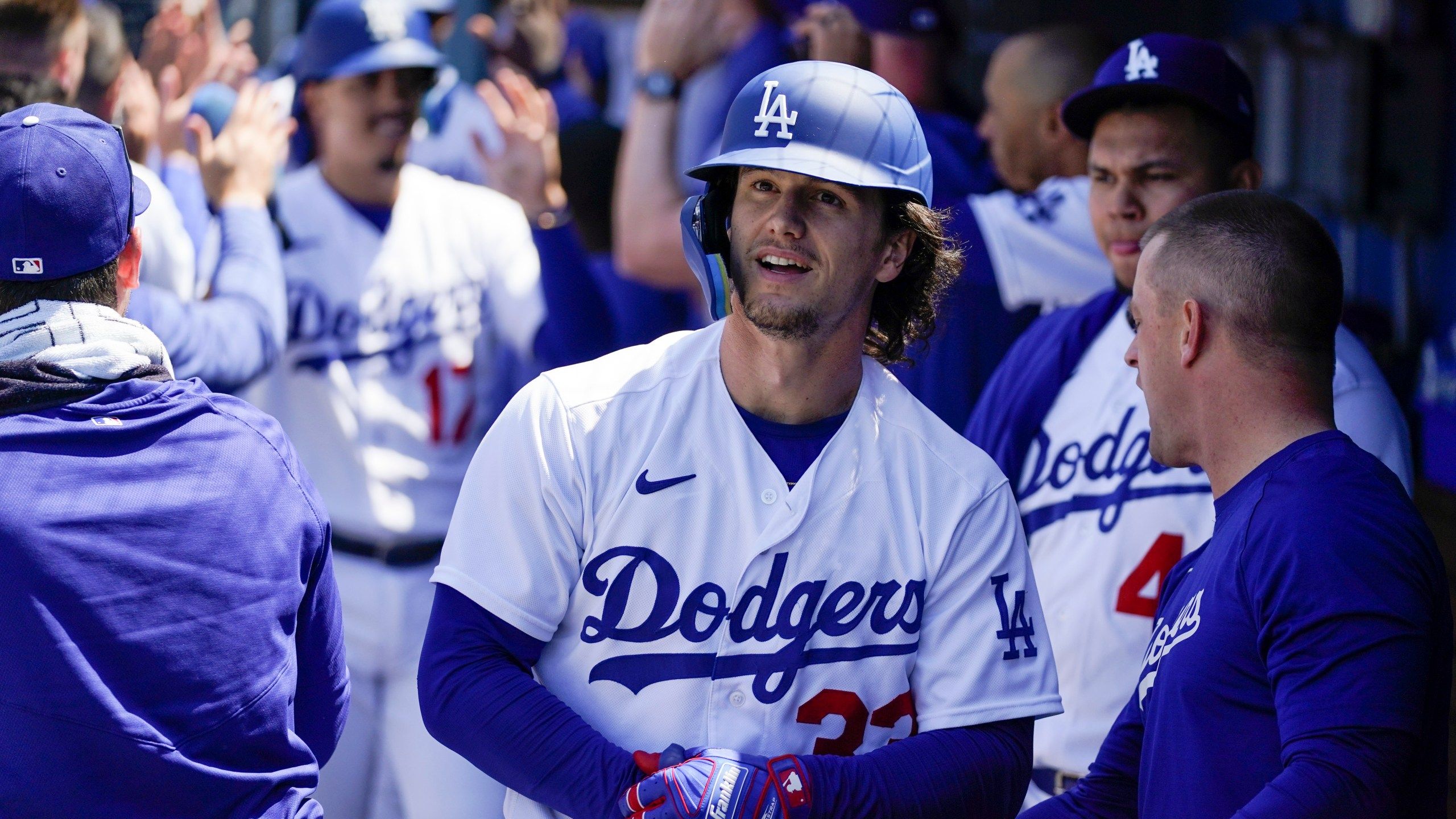 2560x1440 Outman Hits Grand Slam To Propel Dodgers To 7 3 Victory Over Twins