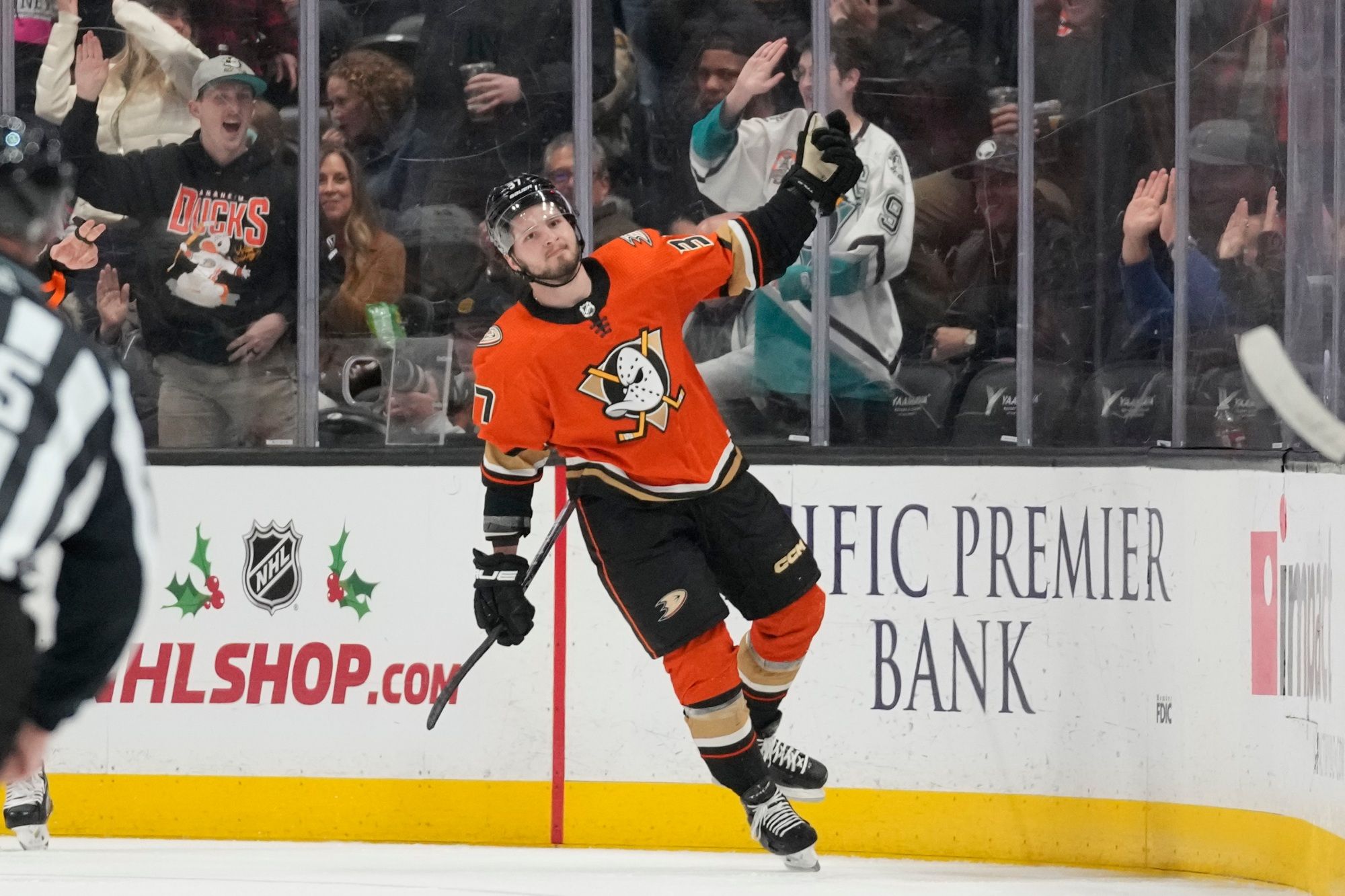 2000x1333 Ducks' trust in rookie Mason McTavish is paying off