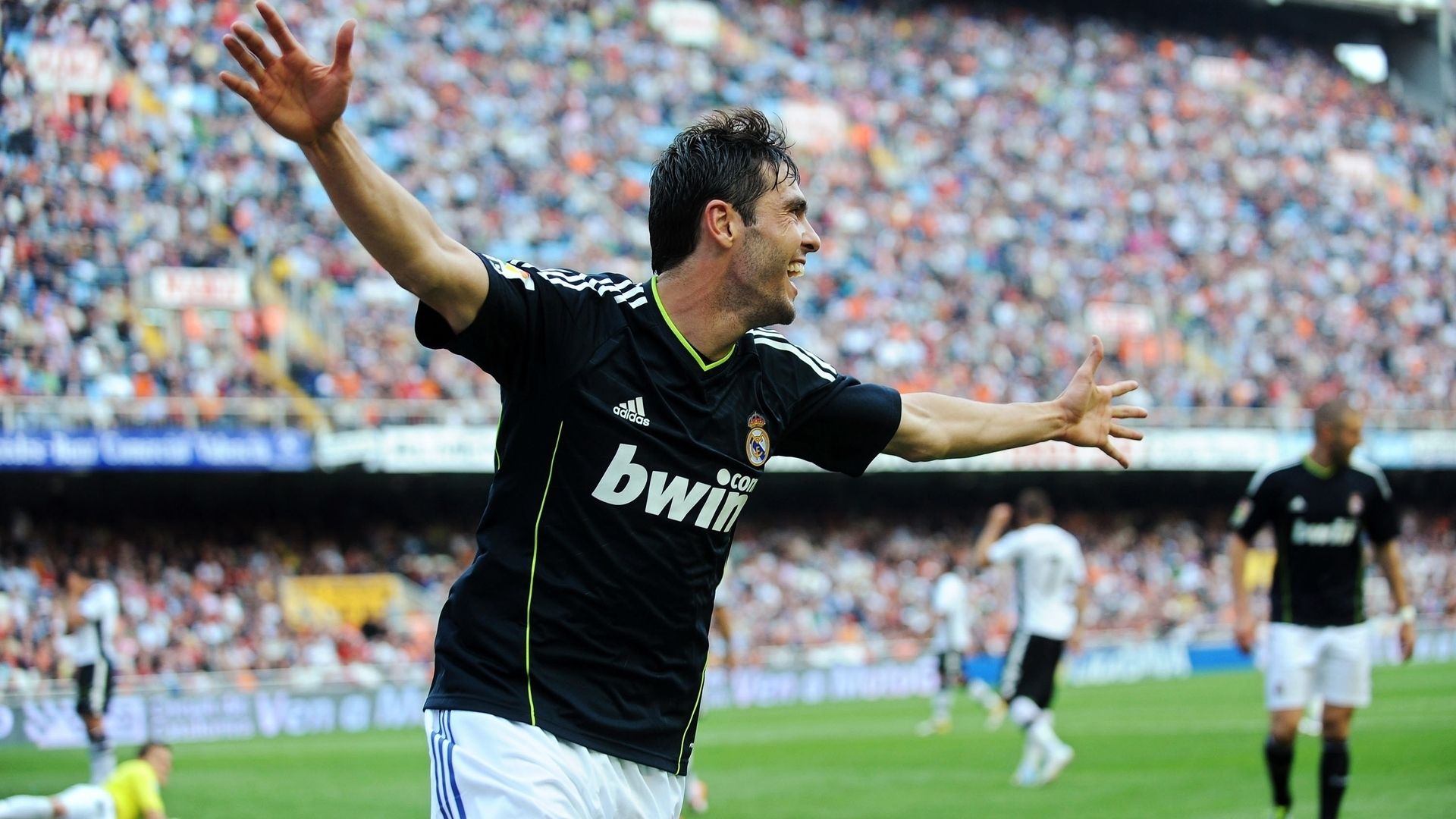1920x1080 Kaká's Iconic Goal Celebration Madrid HD Sports Wallpaperx1080