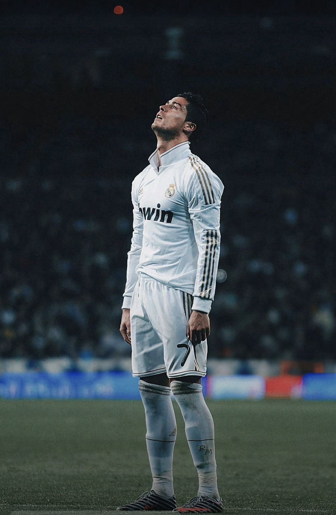 1170x1794 Cristiano Ronaldo looking up at Real Madrid Football Wallpaper