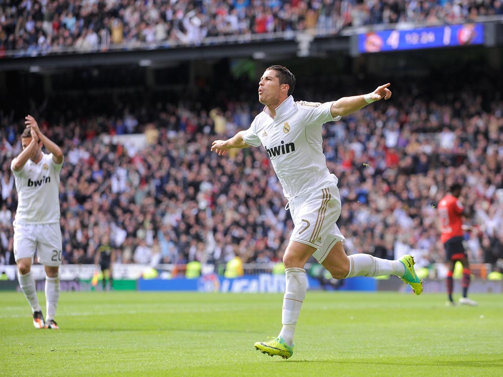 1024x768 Messi saves Barcelona while Ronaldo enjoys Real romp