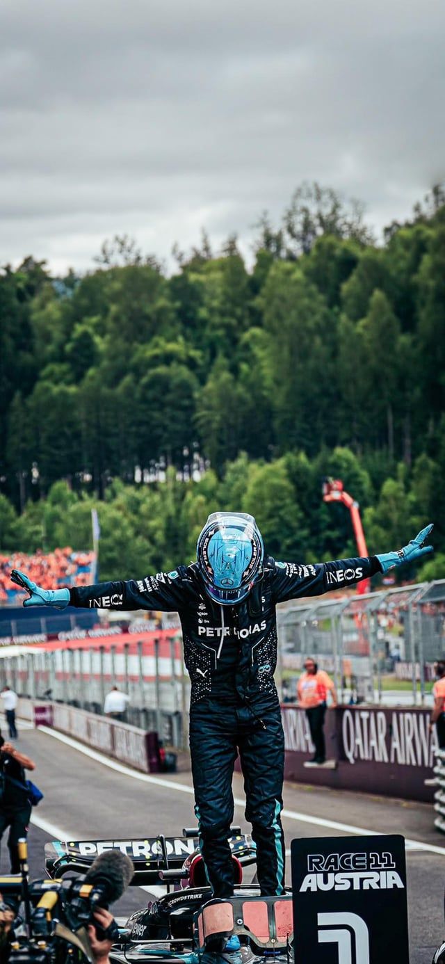640x1386 George Russell POSE Grand Prix 2024