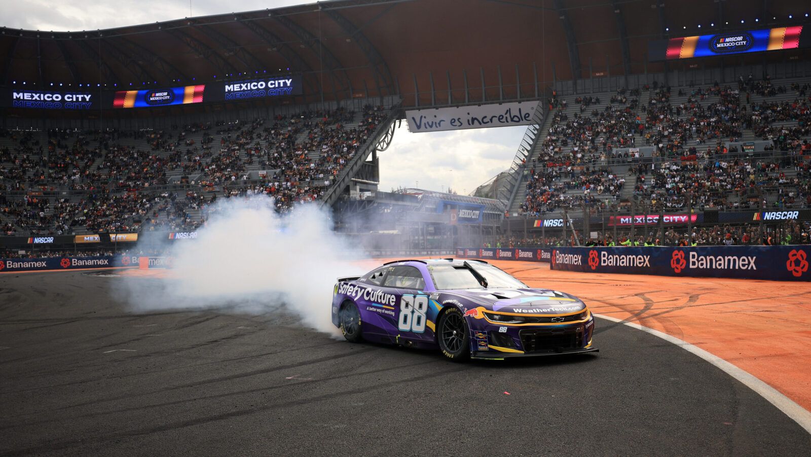 1600x901 Shane Van Gisbergen Overcomes Illness to Win Mexico Cup Race