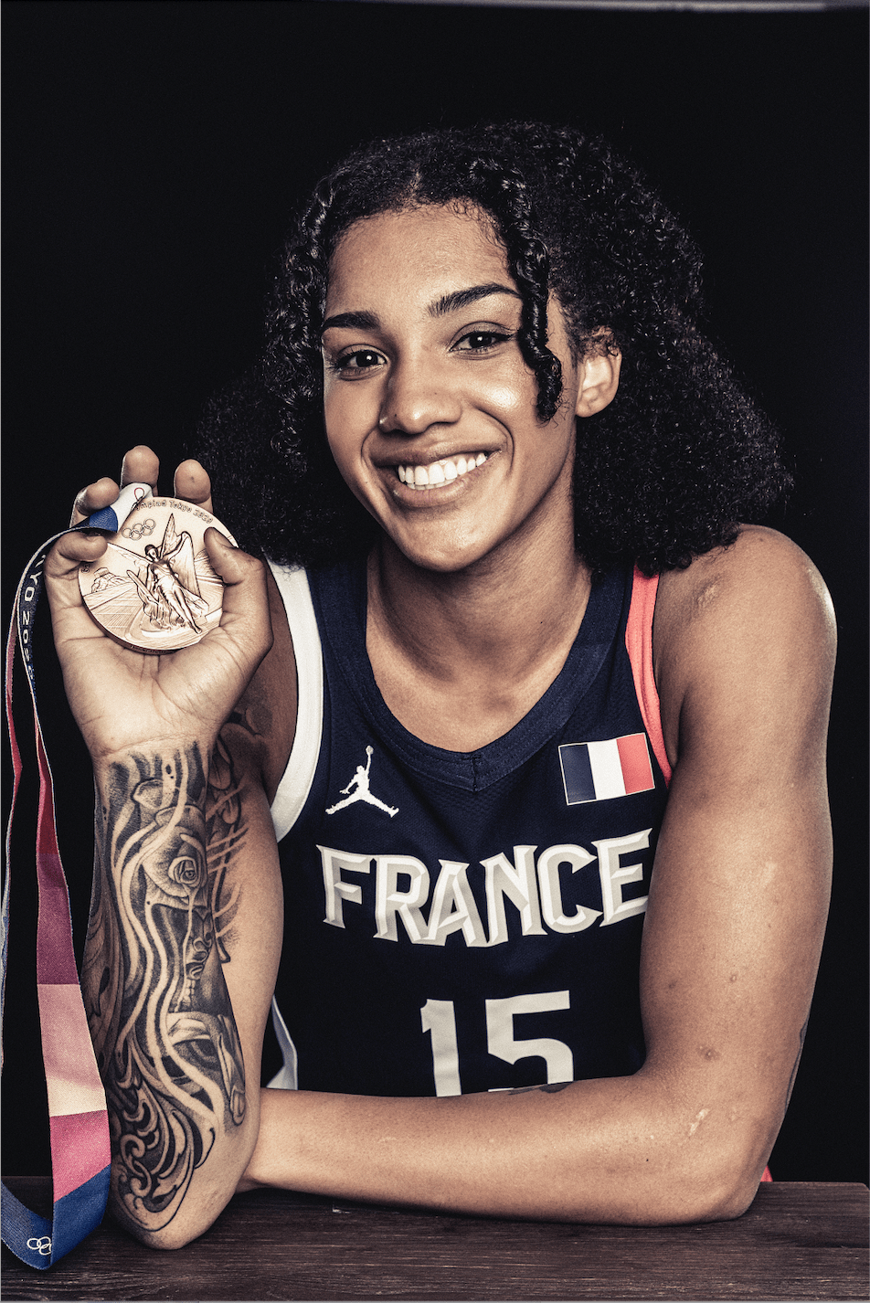 952x1426 Gabby Williams Wallpaper