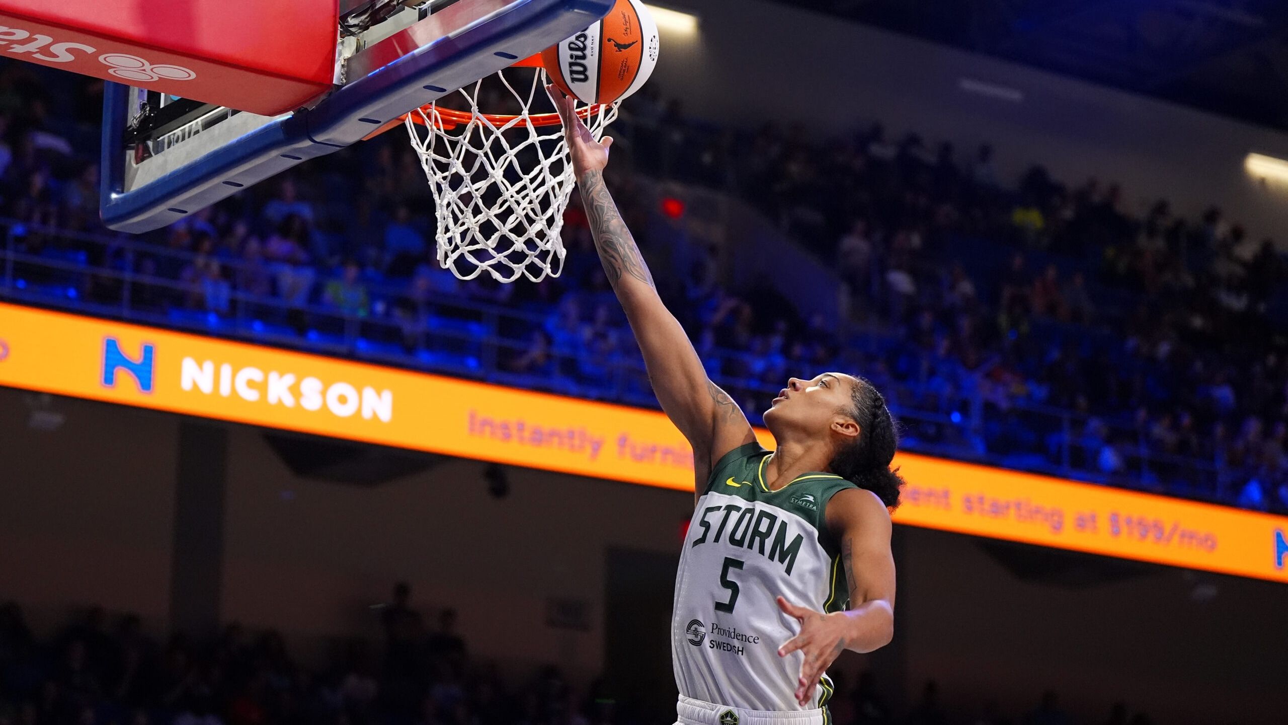 2560x1440 Gabby Williams signs with the Storm
