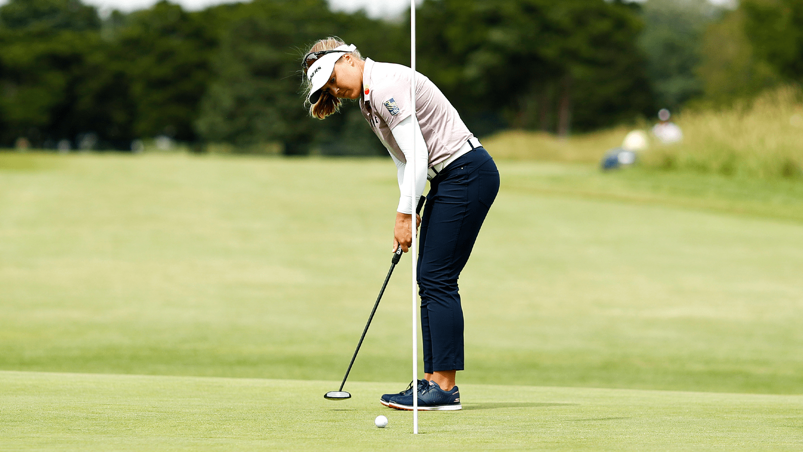 1600x900 Brooke Henderson Goes Low with Left Hand