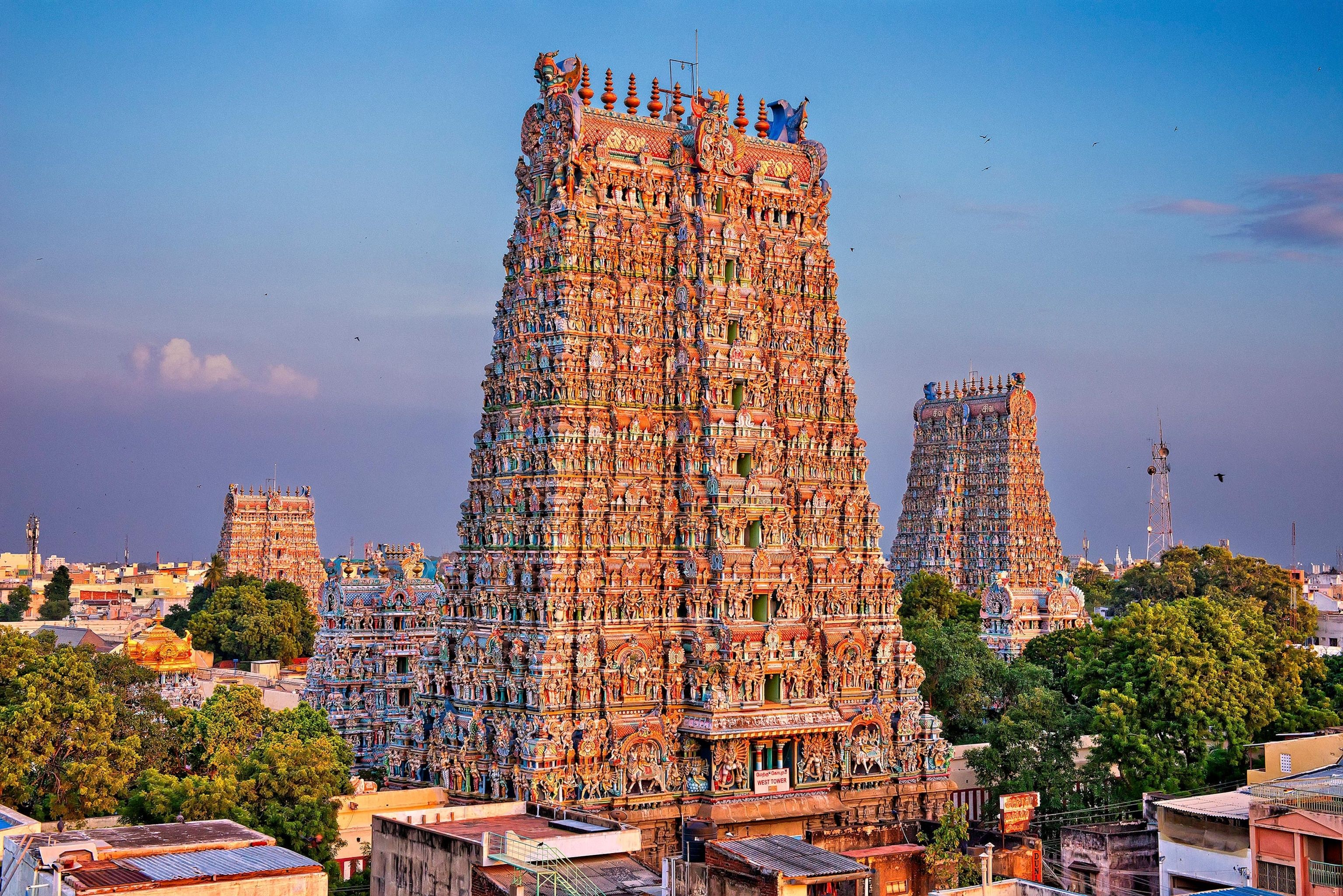 3072x2050 This Temple Is Covered in Thousands of Colorful Statues