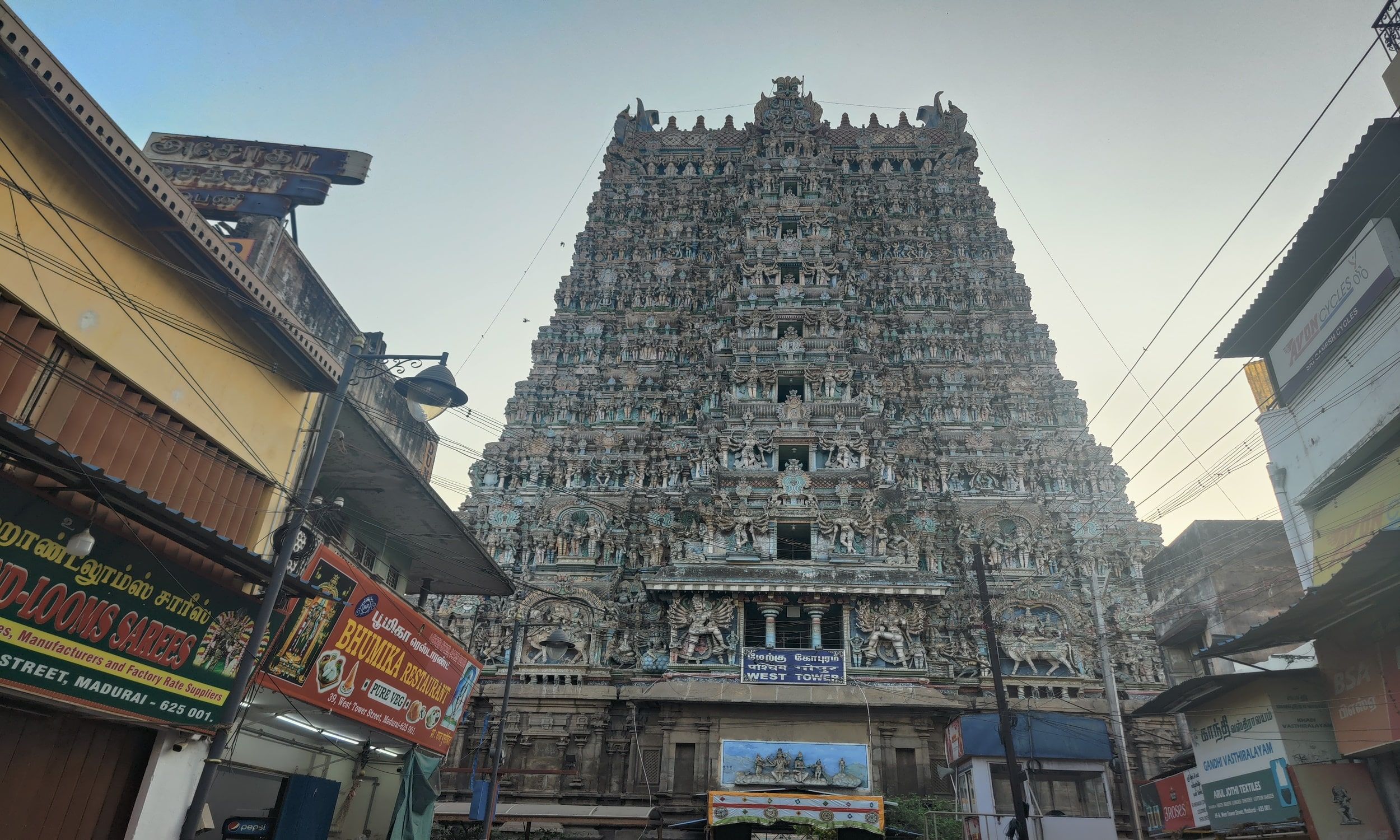 2500x1500 A Guide to Meenakshi Amman Temple: Your Madurai Pilgrimage travel is to live!