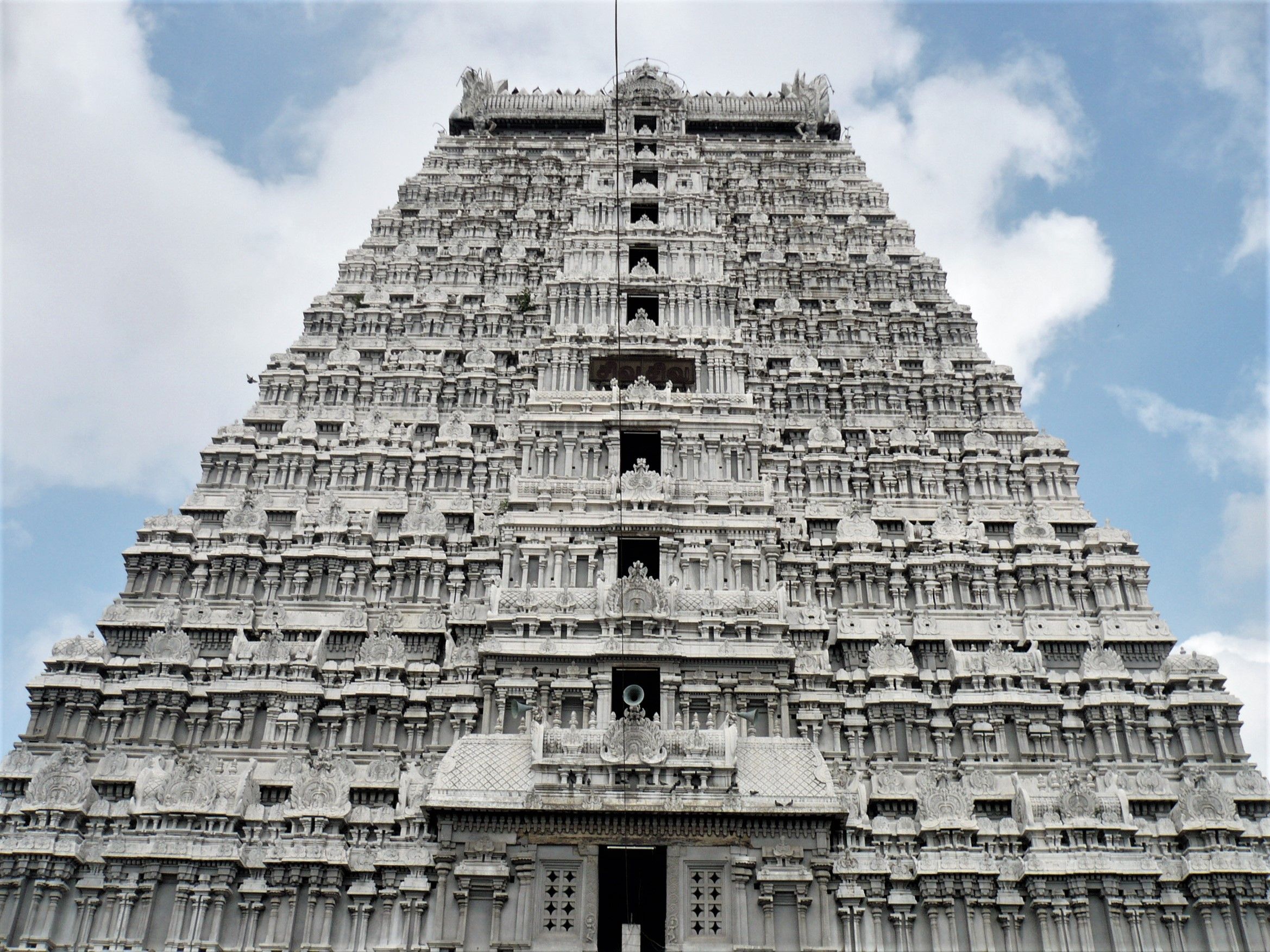 2338x1754 Majestic Meenakshi Amman Temple in Madurai · Free