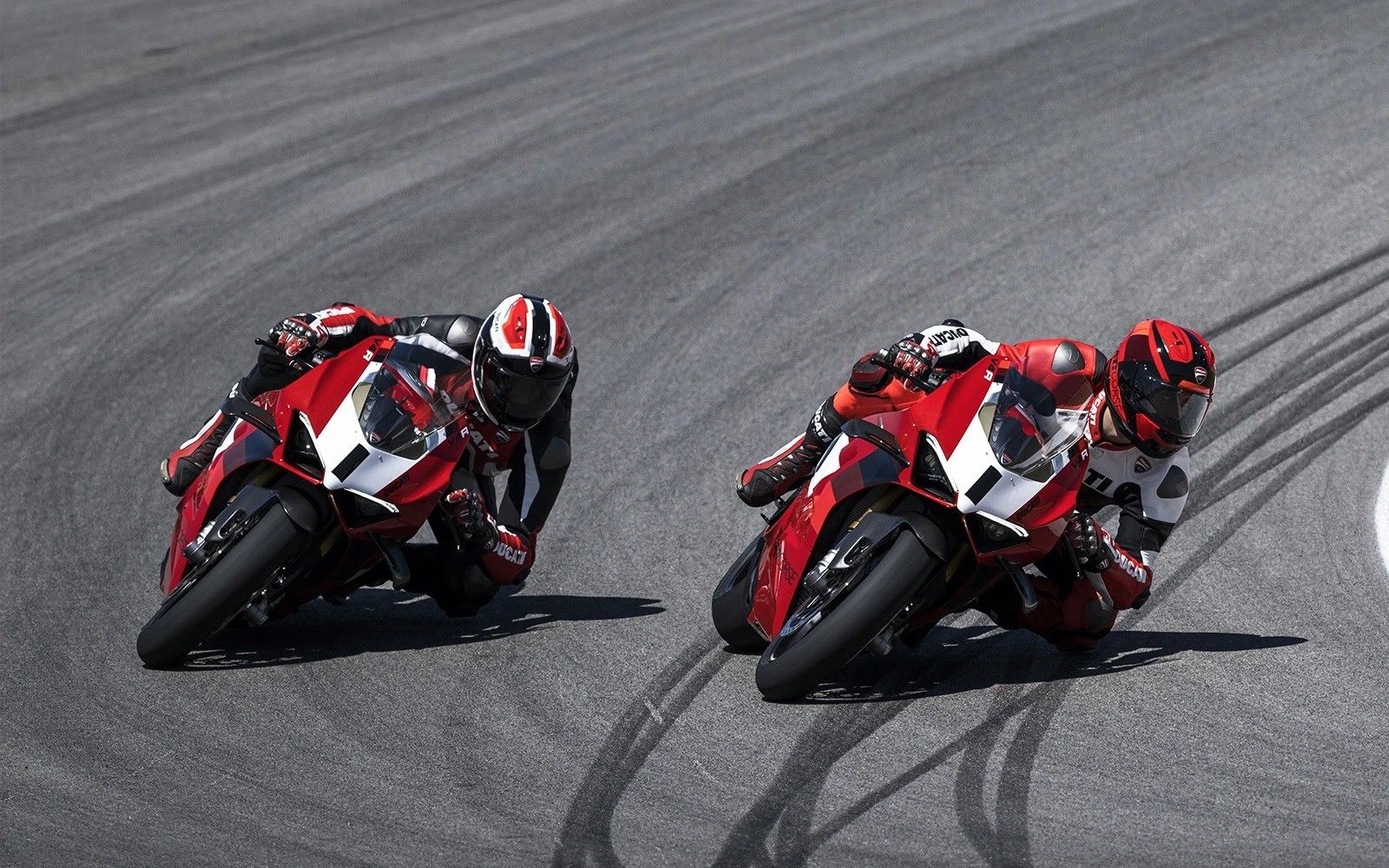 1600x1000 Panigale V4 R