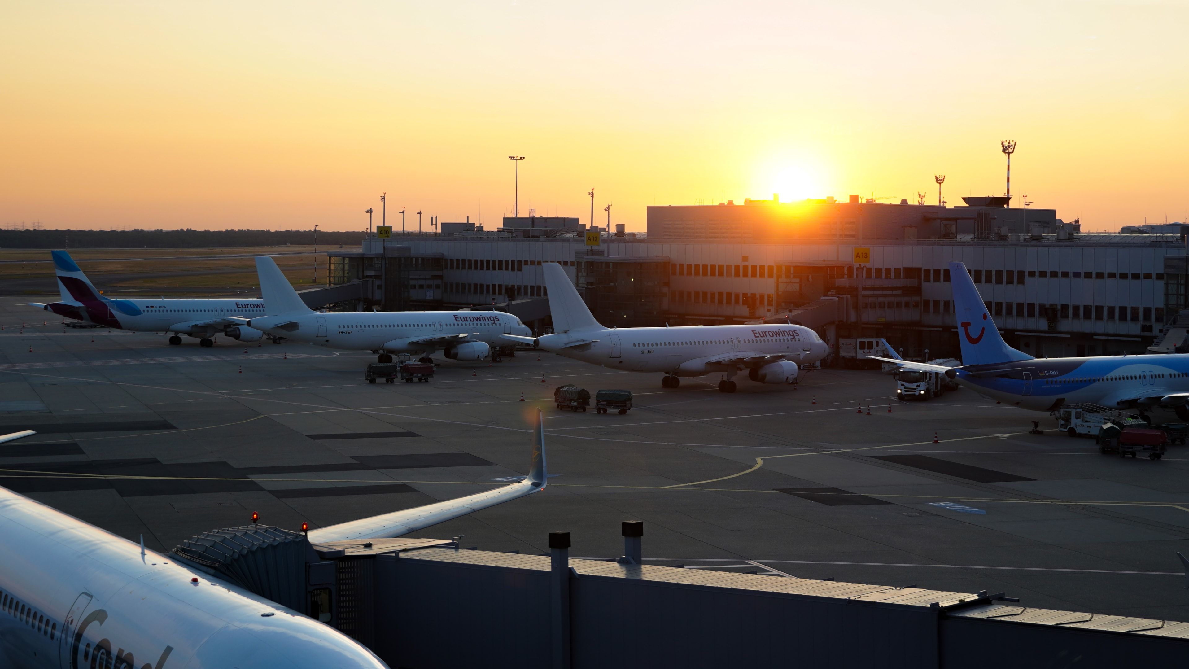 3839x2160 Eurowings: Complete Guide To Germany's Leading Low Cost Carrier. Private Jet Insights & Travel Tips