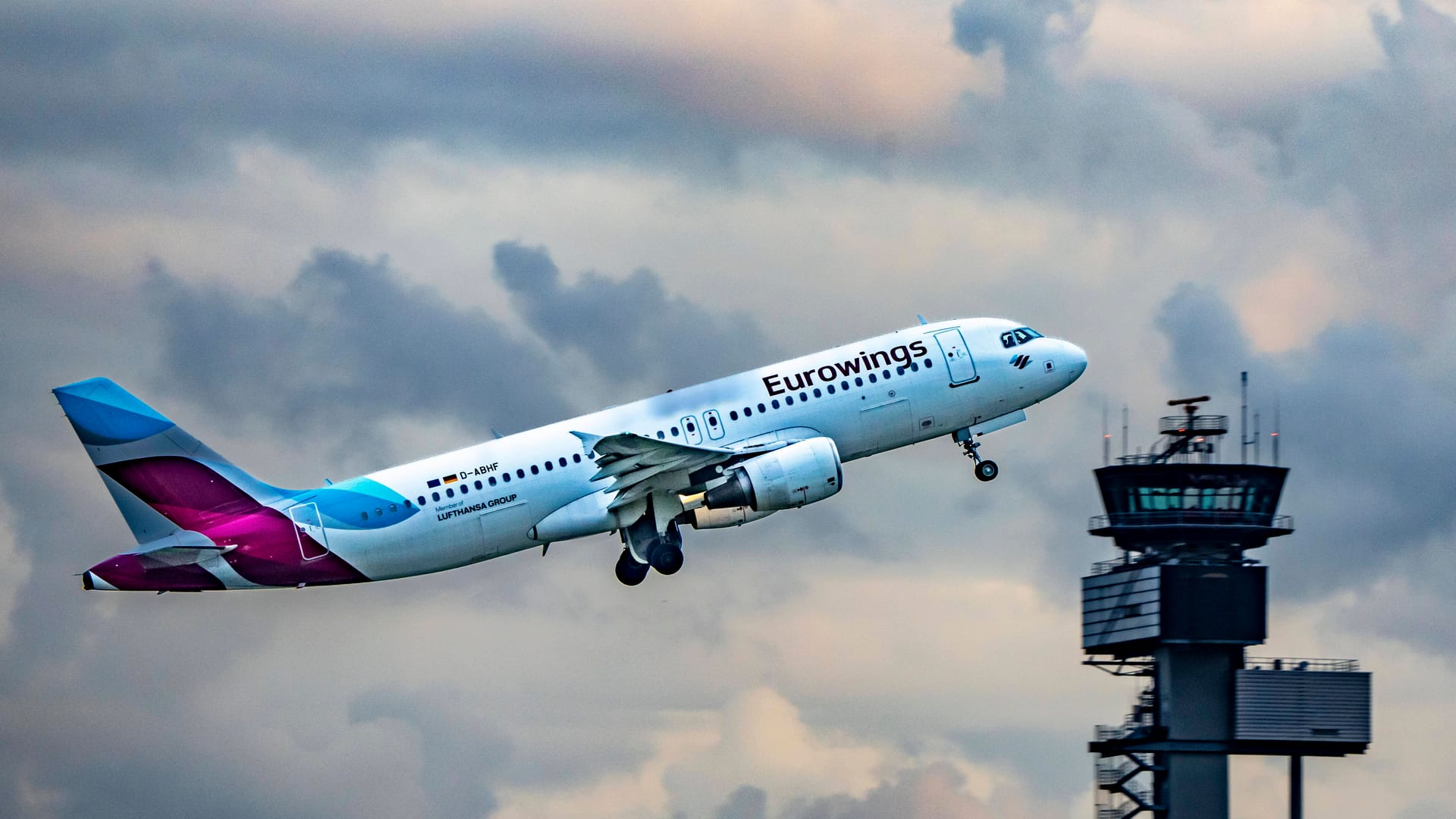 1920x1080 Notfall Bei Eurowings: Airbus A320 Flugzeug Bricht Flug Nach Düsseldorf Ab