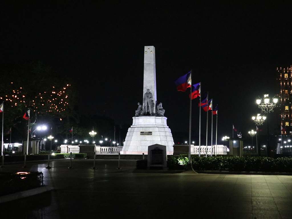 1024x768 Rizal monument rizal park at night Image: PICRYL Domain Media Search Engine Public Domain Search