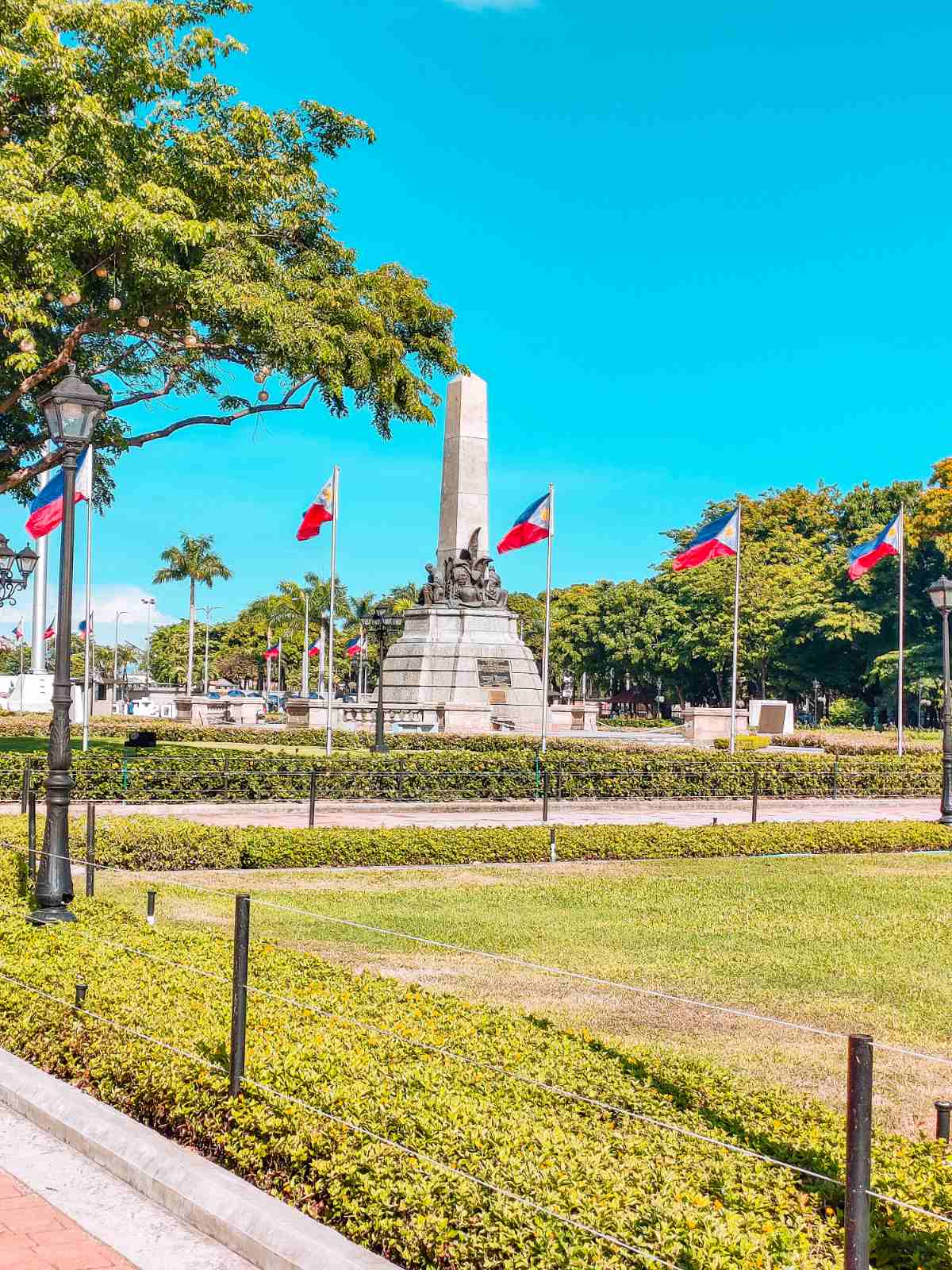 1200x1600 Rizal Monument