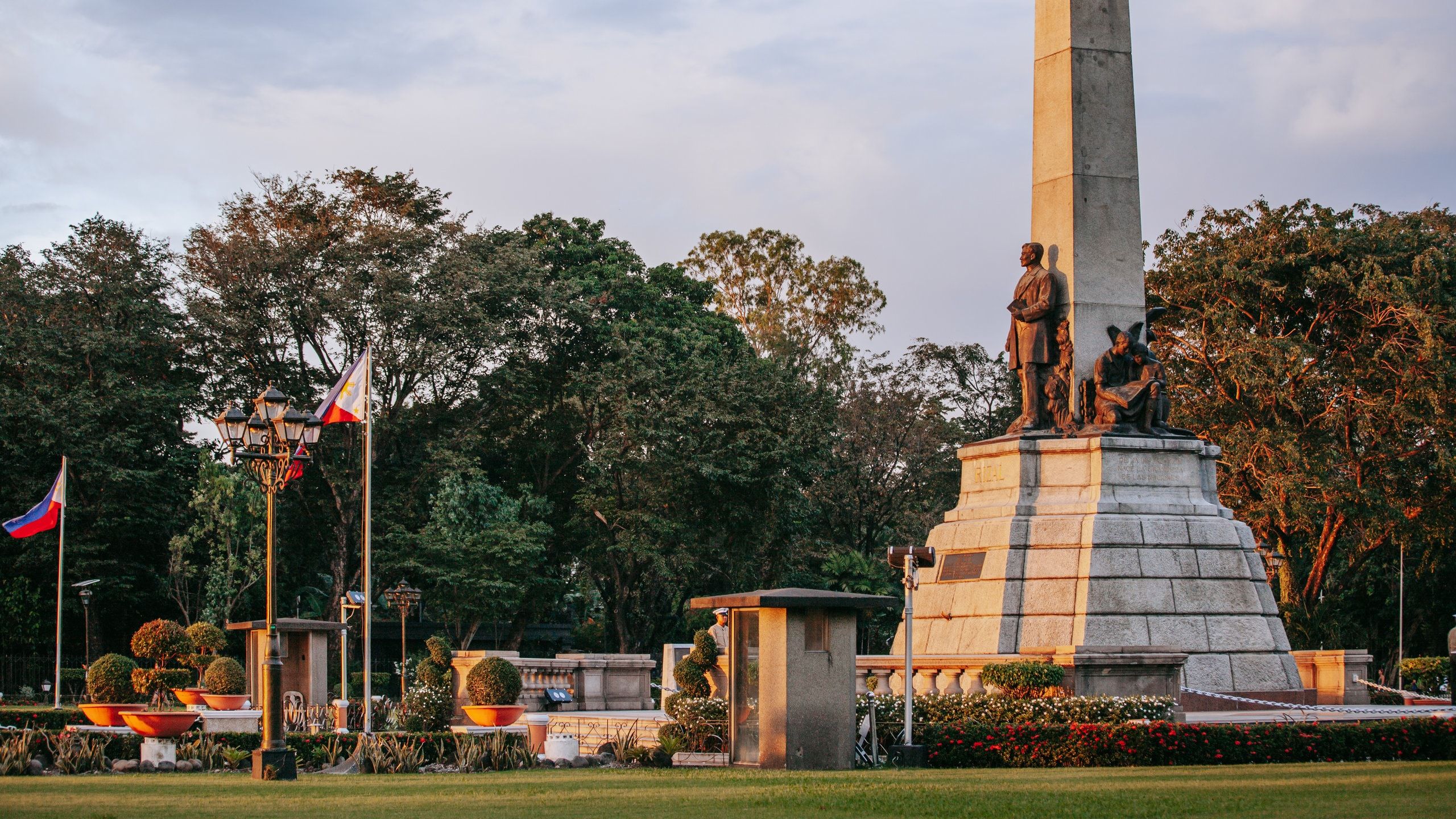 2560x1440 Rizal Park Luneta (2026)