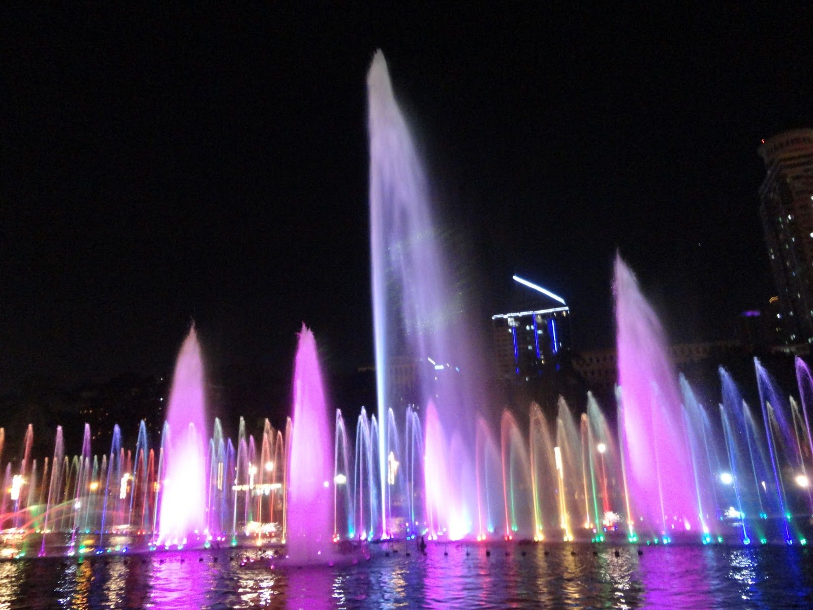 1600x1200 Manila: Luneta at Night