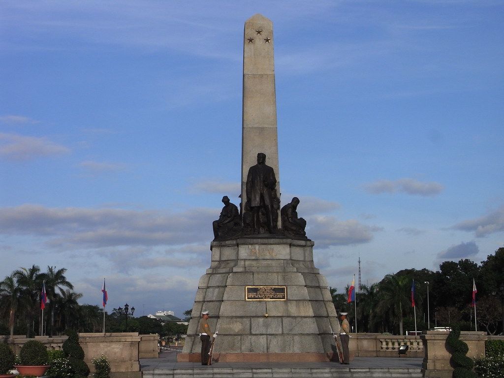 1024x768 Rizal Park. there's three stars on the top of the tower.and