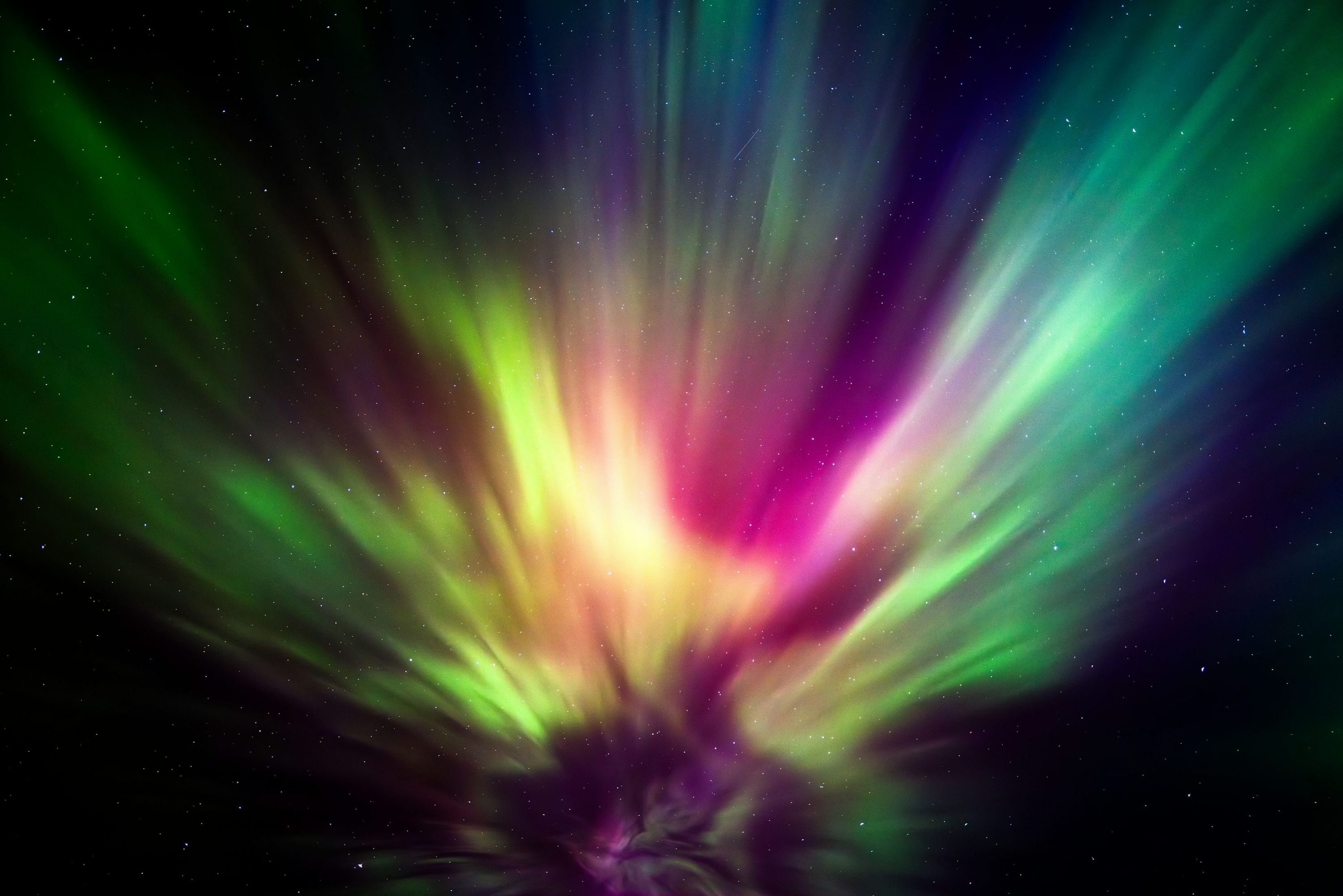 3300x2202 Green Pink Aurora Borealis Northern Lights MacOS