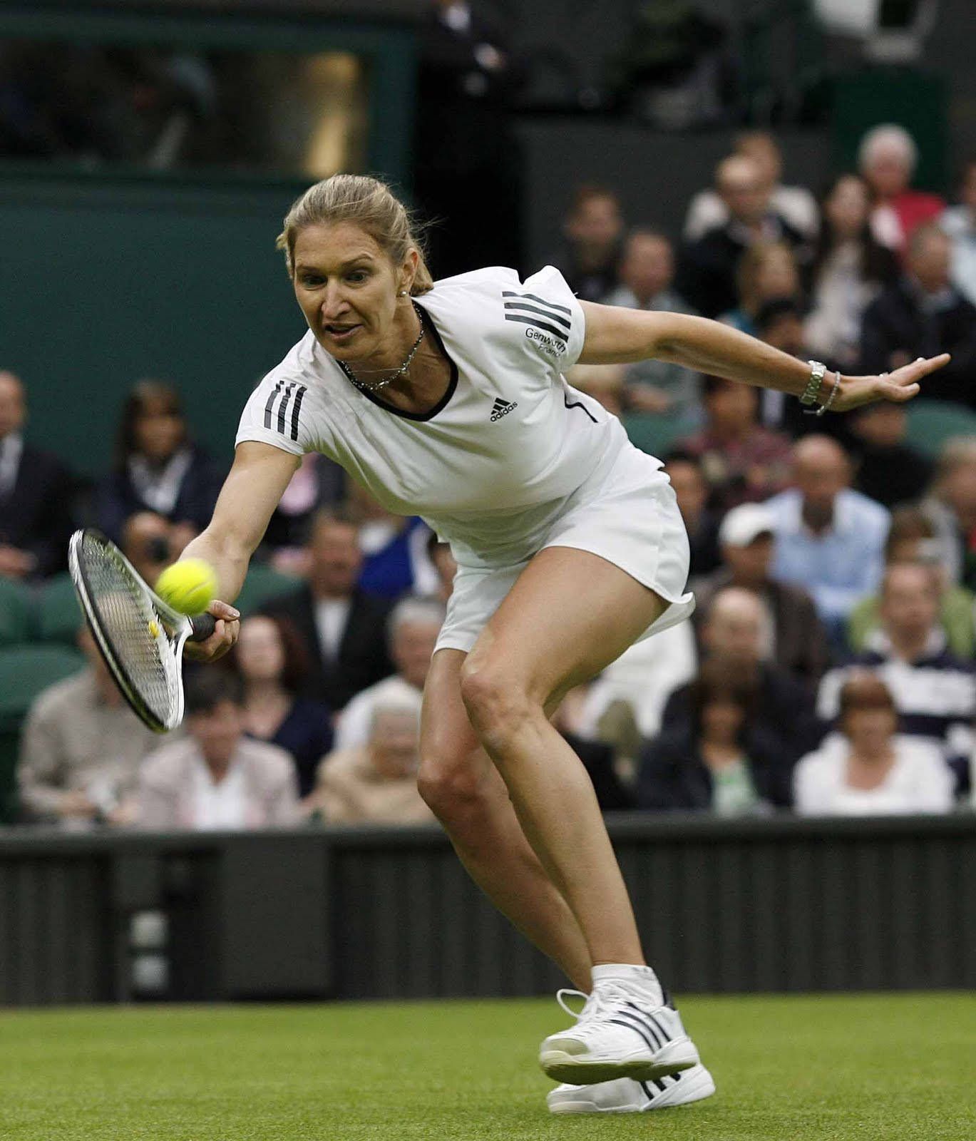 1369x1600 Download Steffi Graf Chasing Tennis Ball Wallpaper