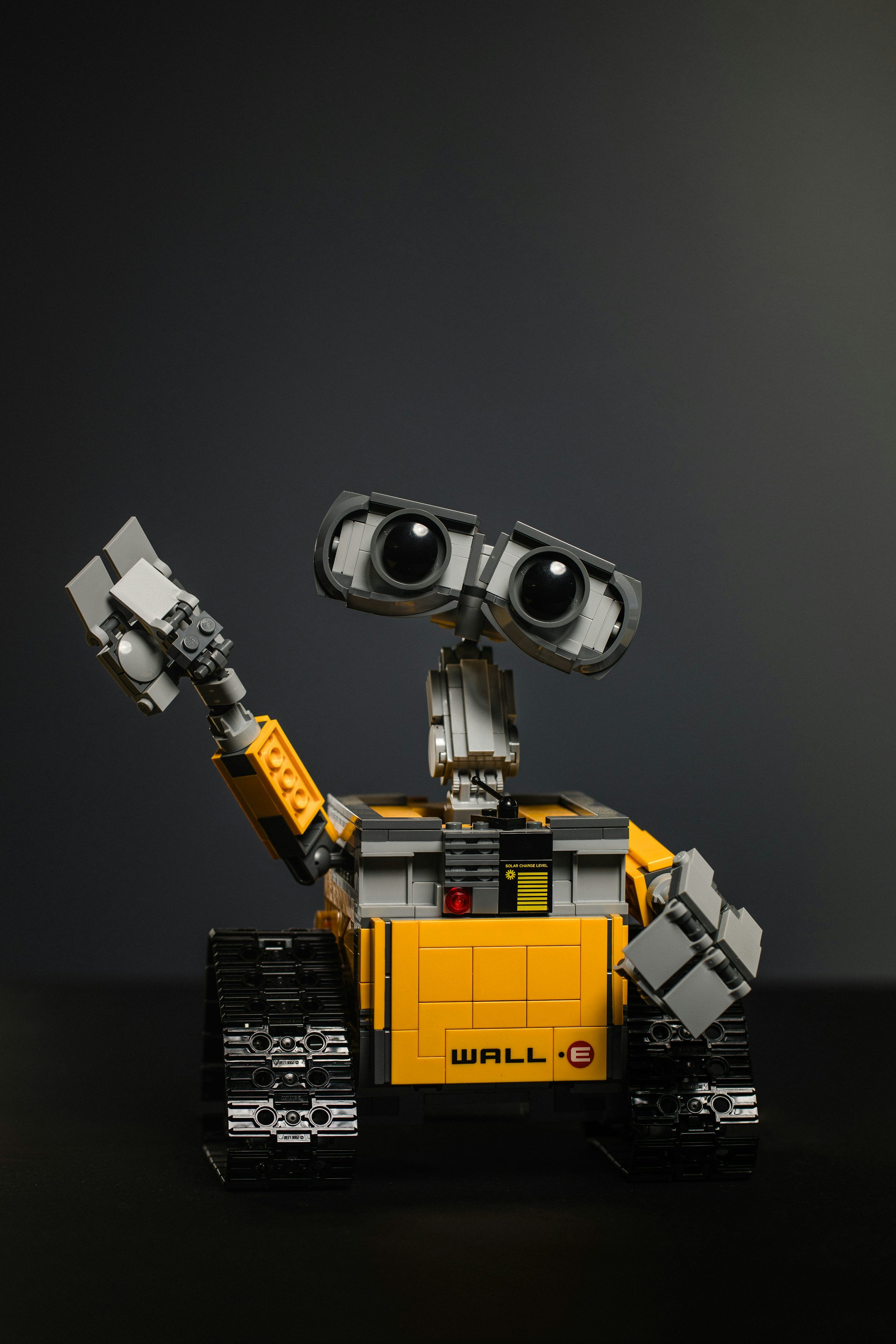 3000x4500 Yellow and black robot toy photo