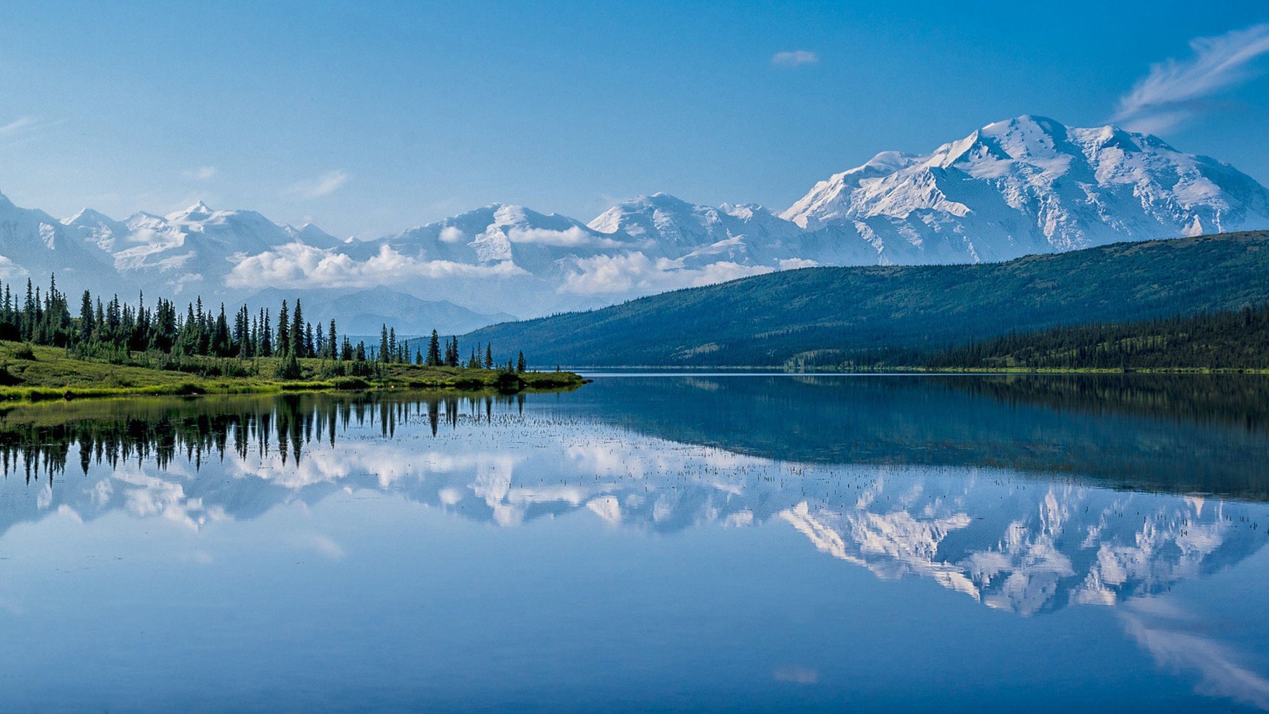 2560x1440 Alaska Denali National Park Lake With Mountain Reflection HD Nature Wallpaper